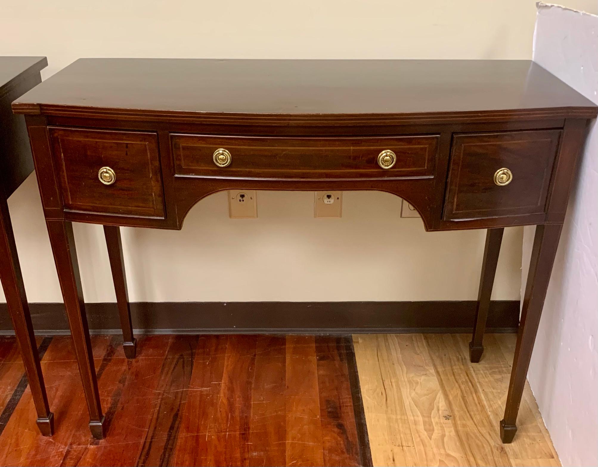 Pair of Federal Style Mahogany Console Tables In Good Condition In West Hartford, CT