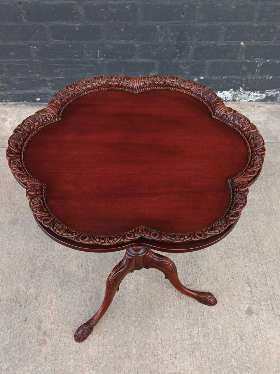 Mid-20th Century Pair of Federal Style Mahogany Tripod End Tables