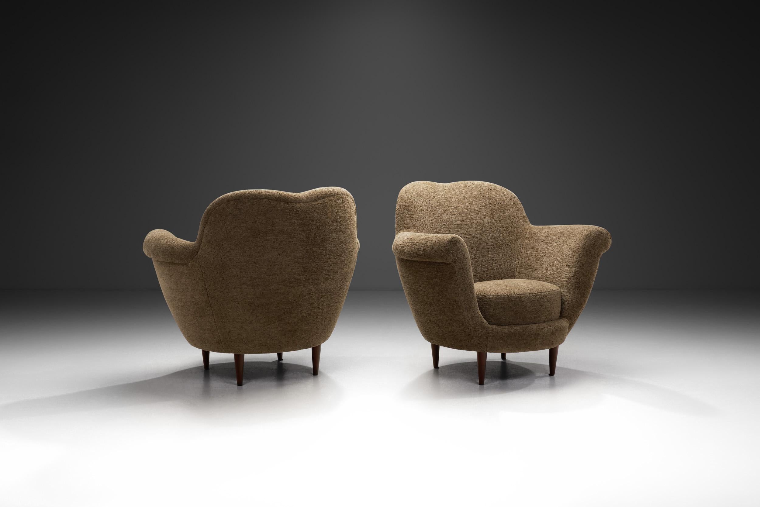 Pareja de sillones con patas cónicas Federico Munari (Attr.), Italia Años 50 Moderno de mediados de siglo