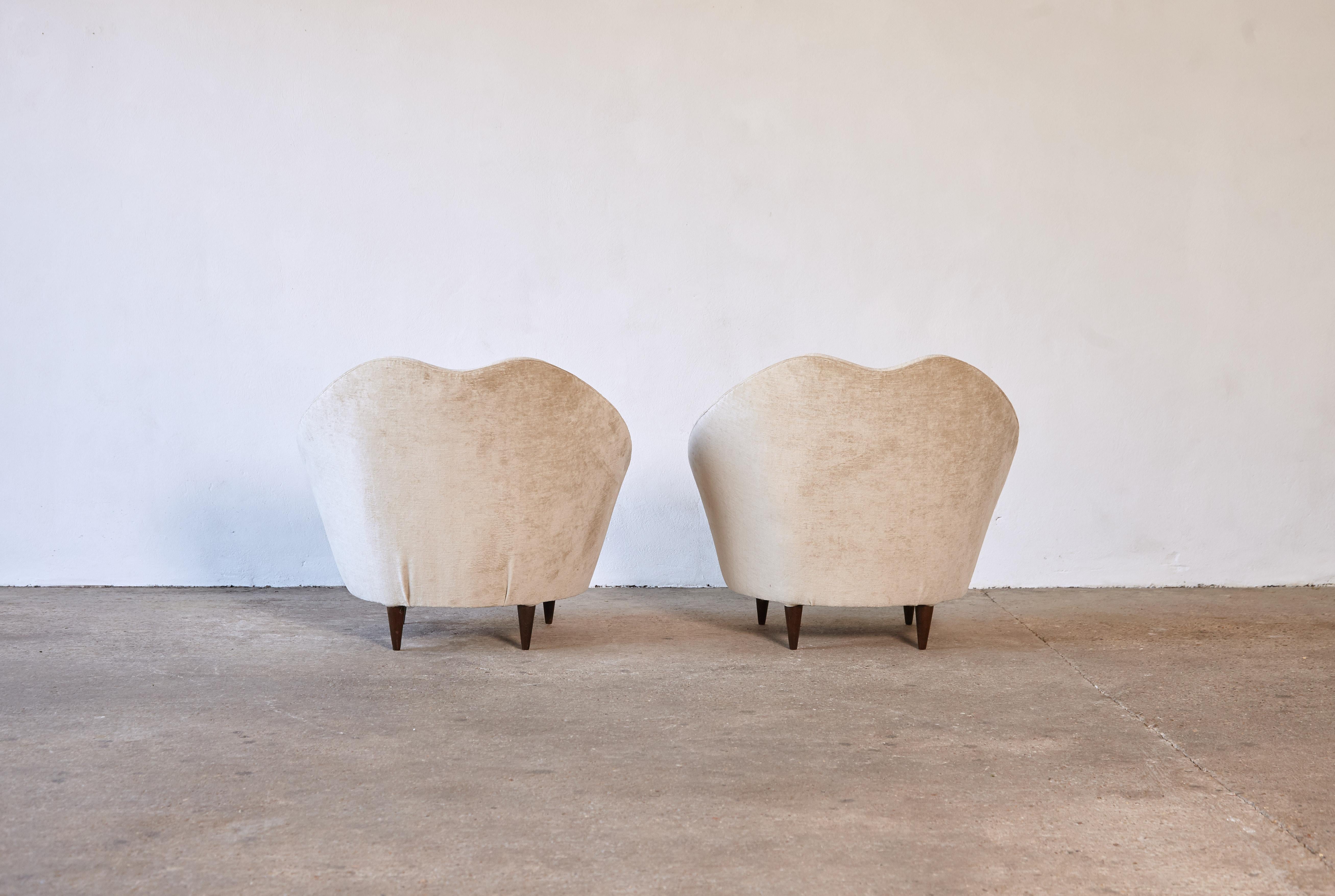 Fabric Pair of Federico Munari Lounge Chairs, Italy, 1950s