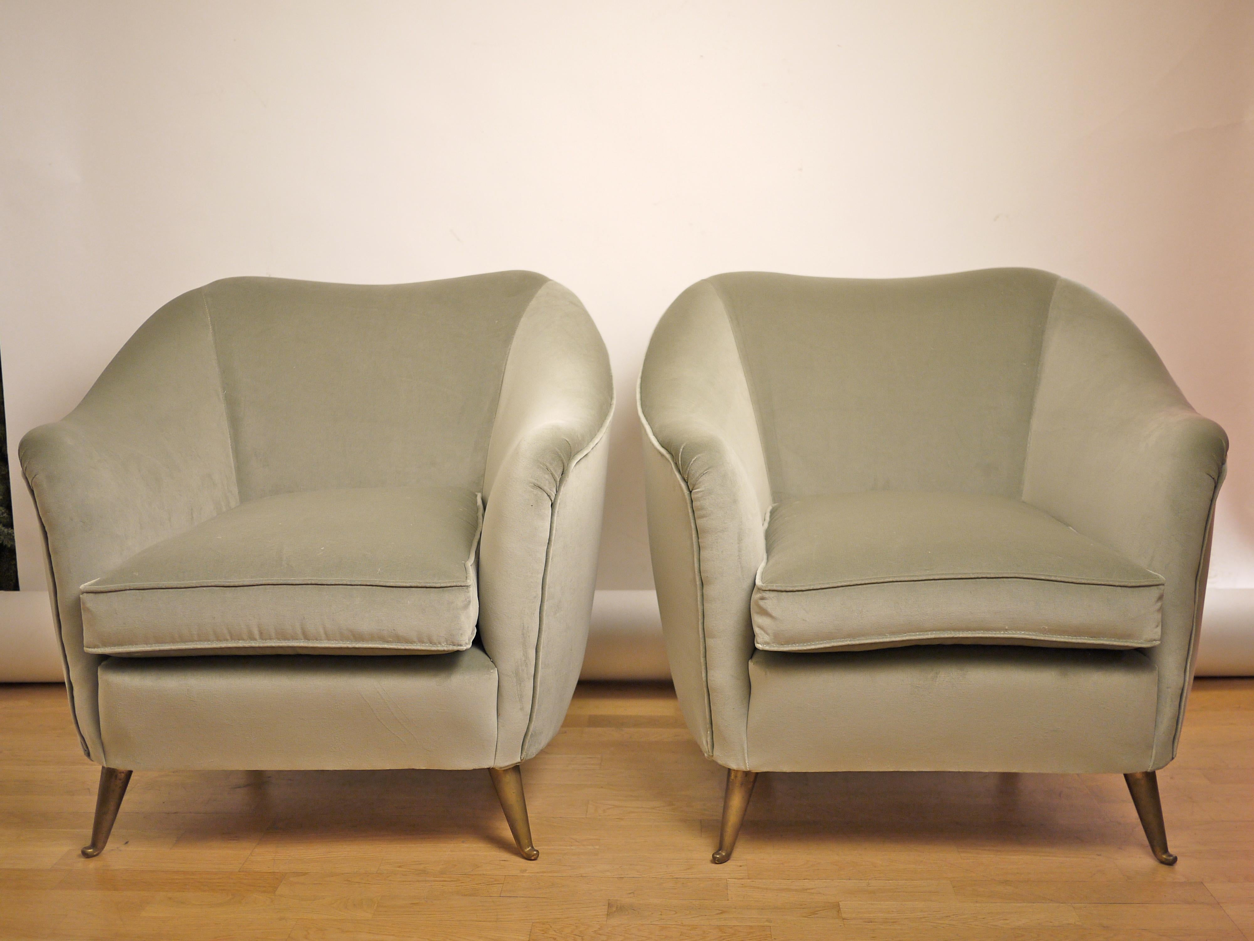 Pair of Federico Munari Mid-Century Modern Gray Velvet Armchairs for Isa 1