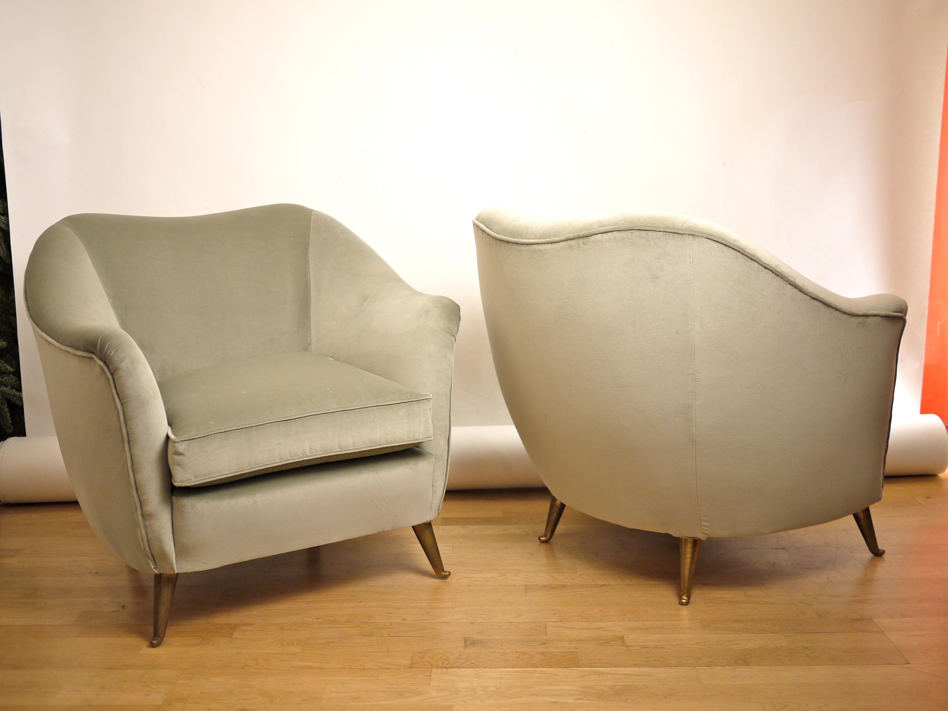 Pair of Federico Munari Mid-Century Modern Gray Velvet Armchairs for Isa 2