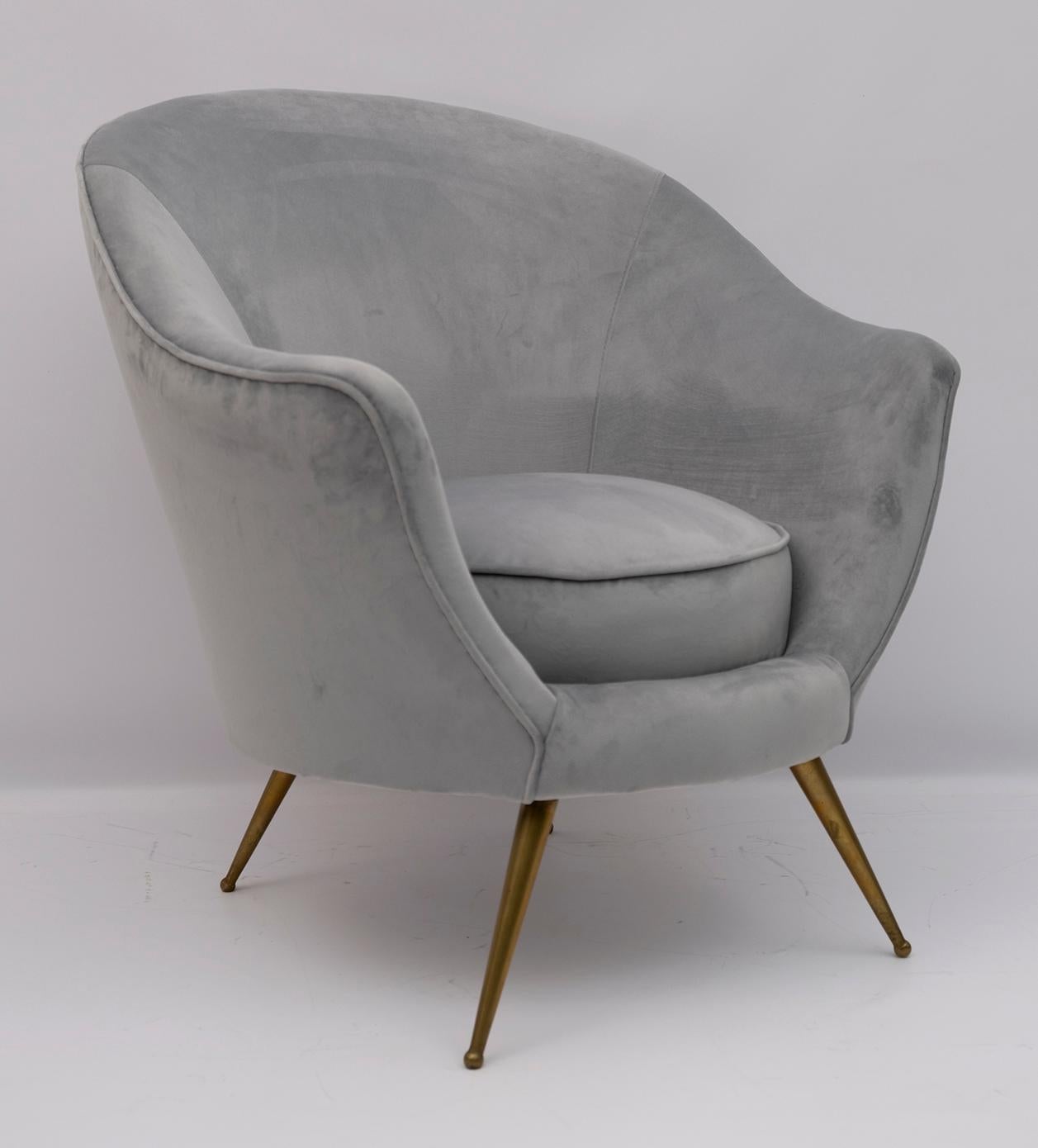 Brass Pair of Federico Munari Mid-Century Modern Italian Velvet Armchairs, 1950s For Sale