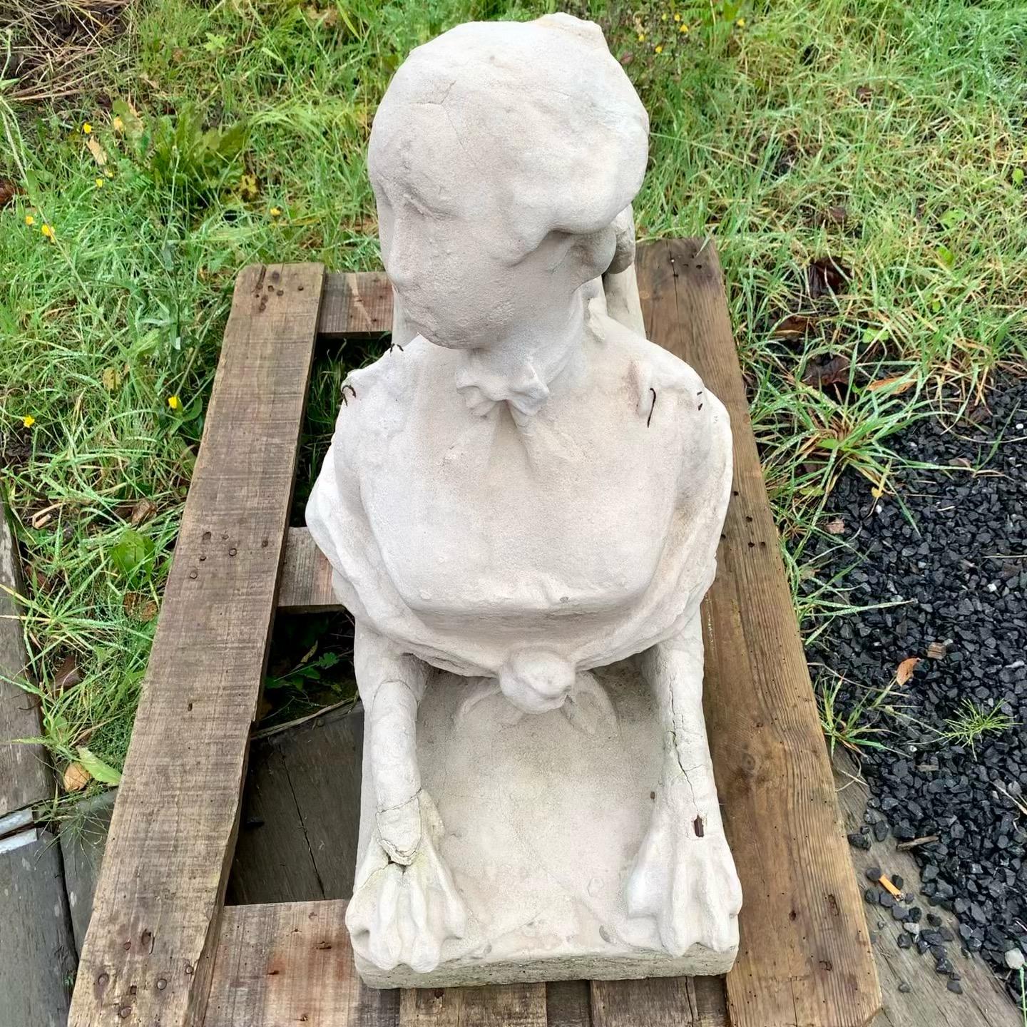 Pair of Female Sphinx Statues in Carved Stone – 19th Century In Good Condition For Sale In TOURCOING, FR