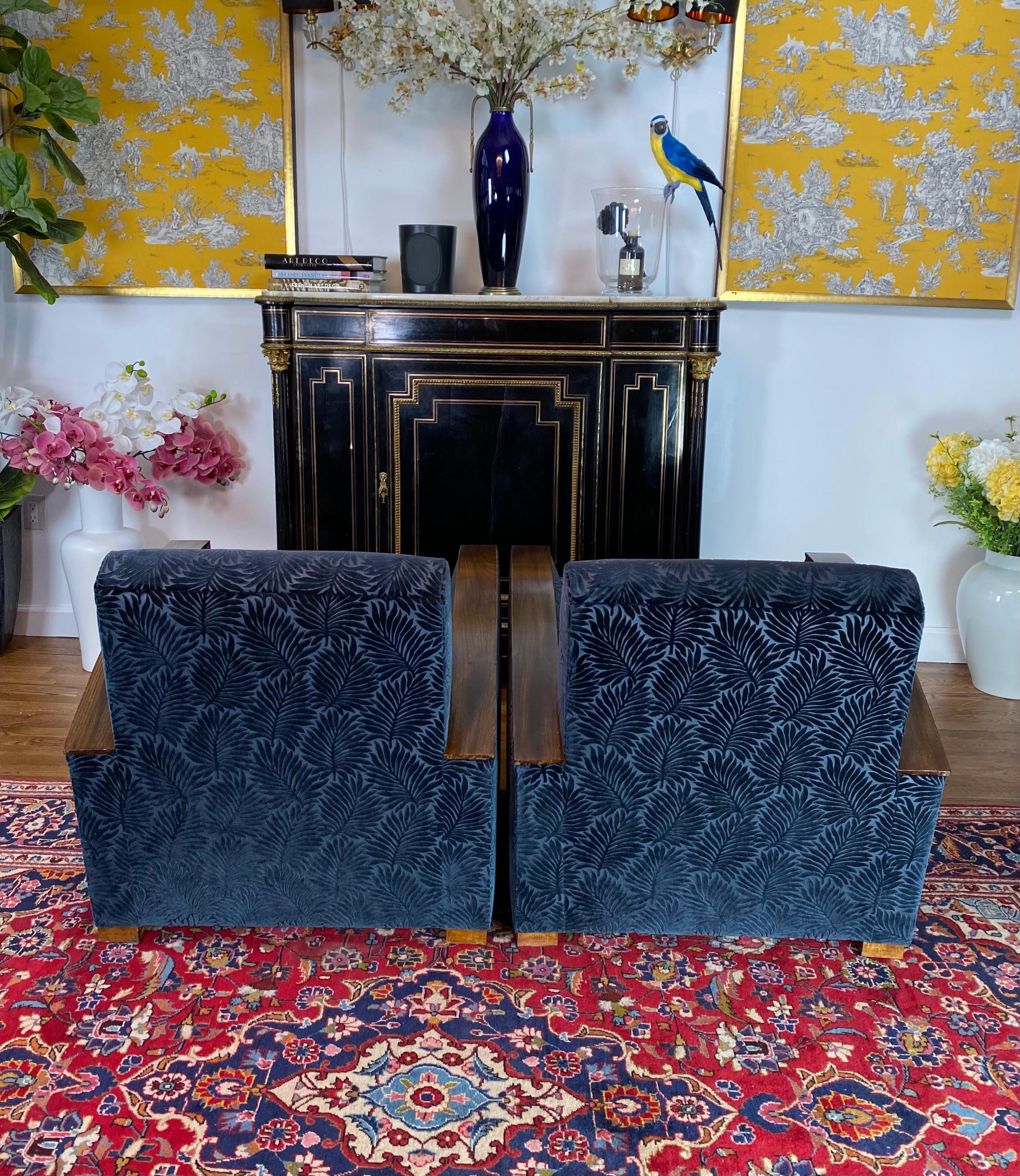 Pair of Fench Art Deco Club Chairs, Blue Velvet Nobilis, France, circa 1930s In Excellent Condition For Sale In Brooklyn, NY