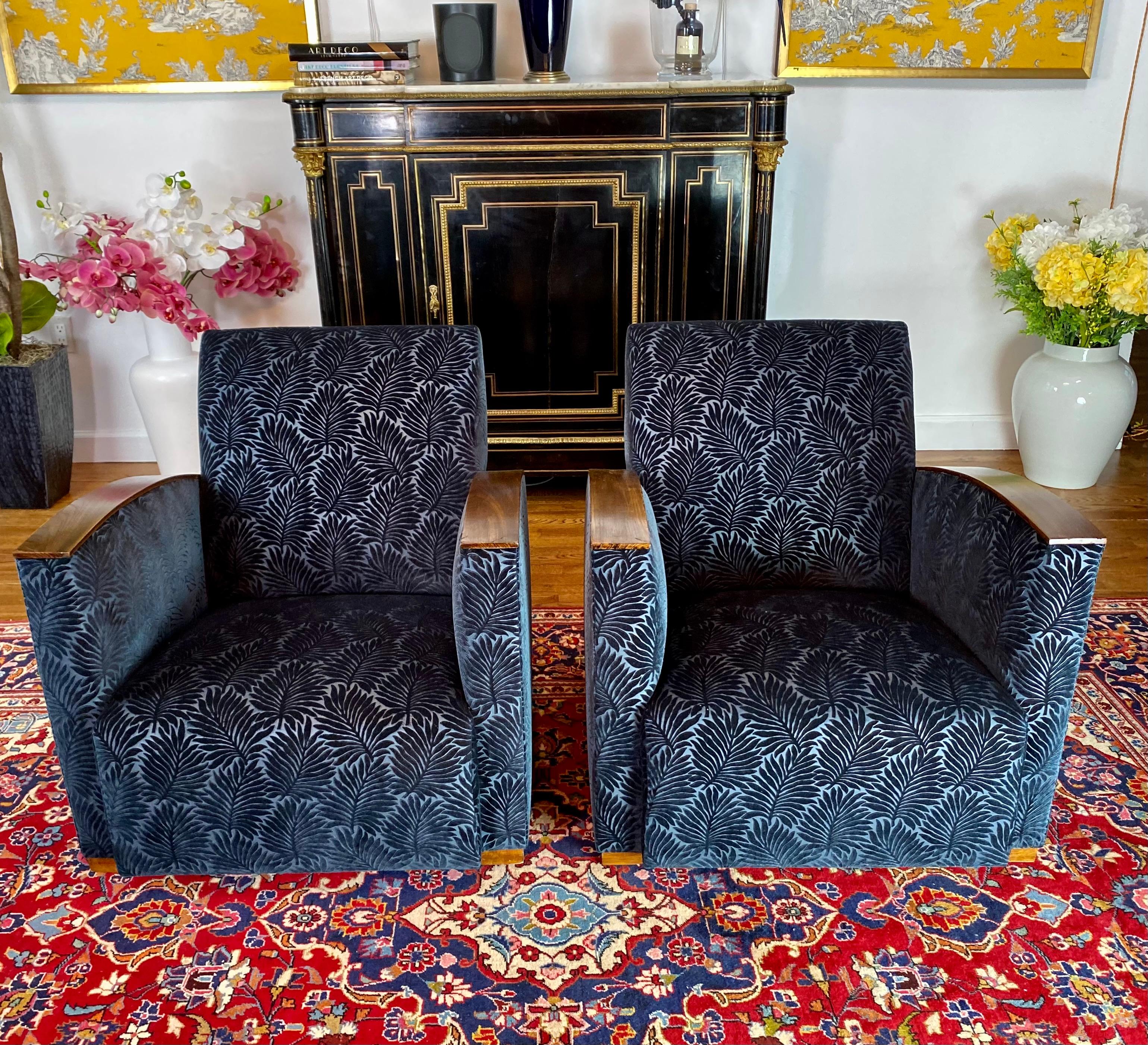 Mid-20th Century Pair of Fench Art Deco Club Chairs, Blue Velvet Nobilis, France, circa 1930s For Sale