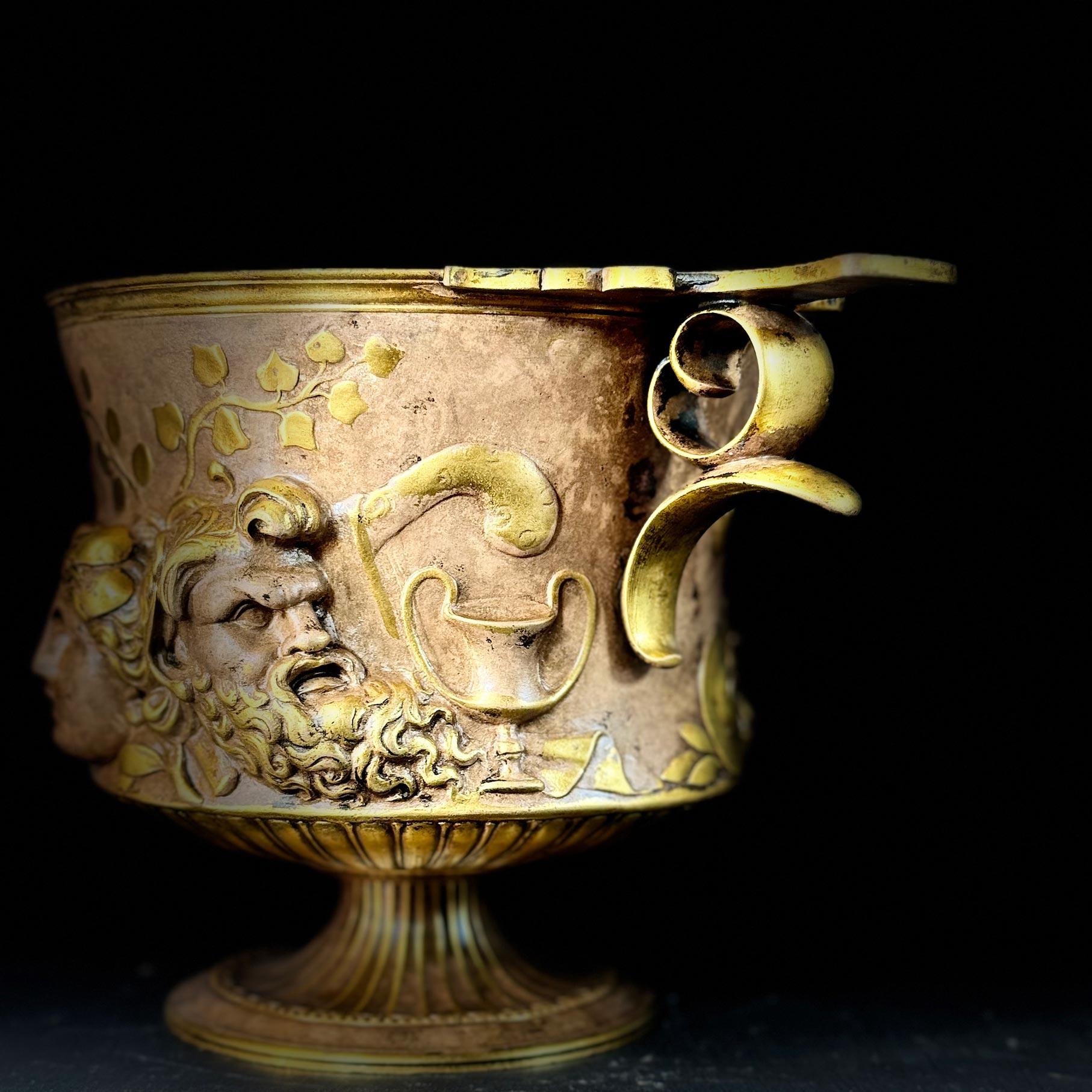 Coppia di urne in bronzo Borghese con manico basso di Ferdinand Barbedienne in vendita 3