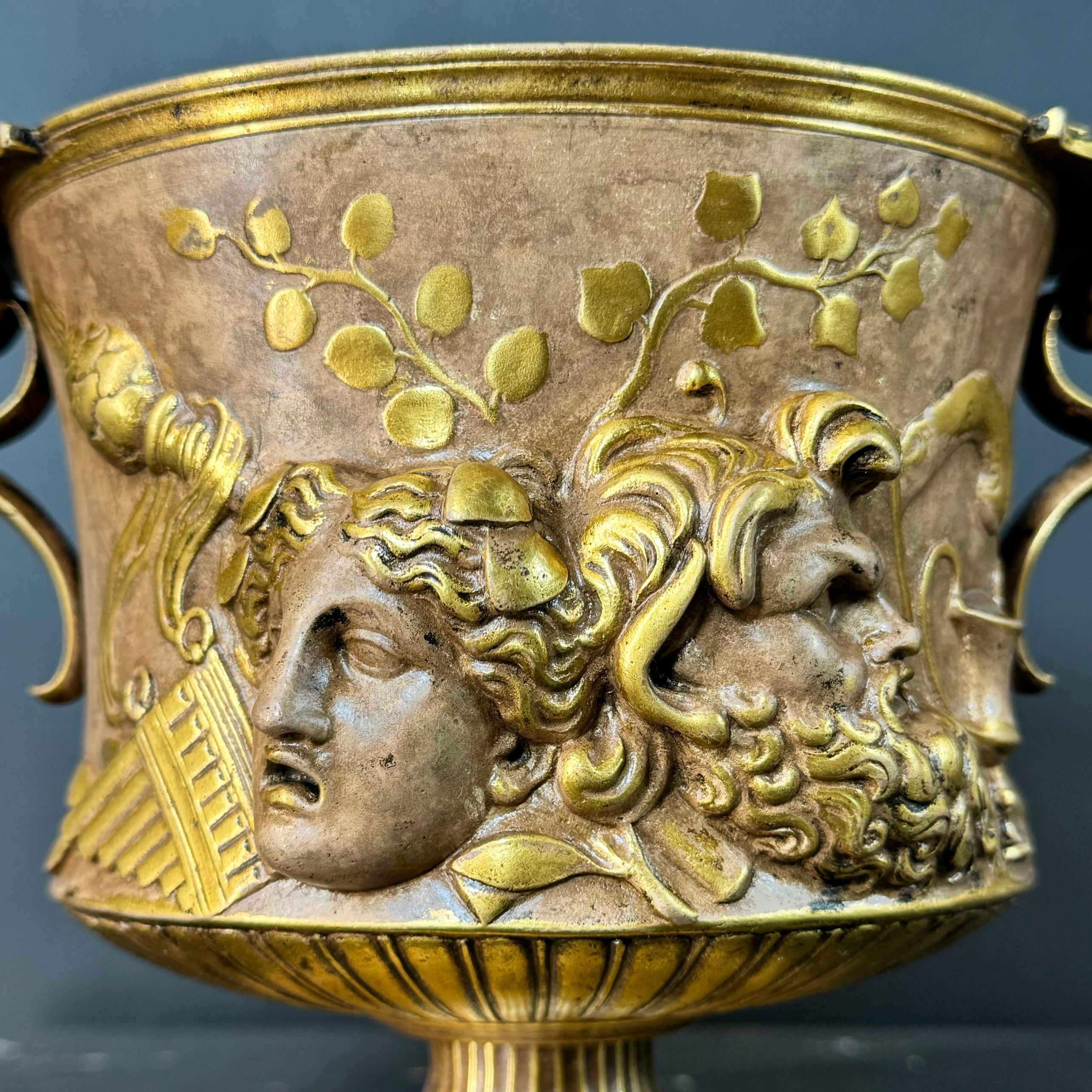 Coppia di urne in bronzo Borghese con manico basso di Ferdinand Barbedienne in vendita 3