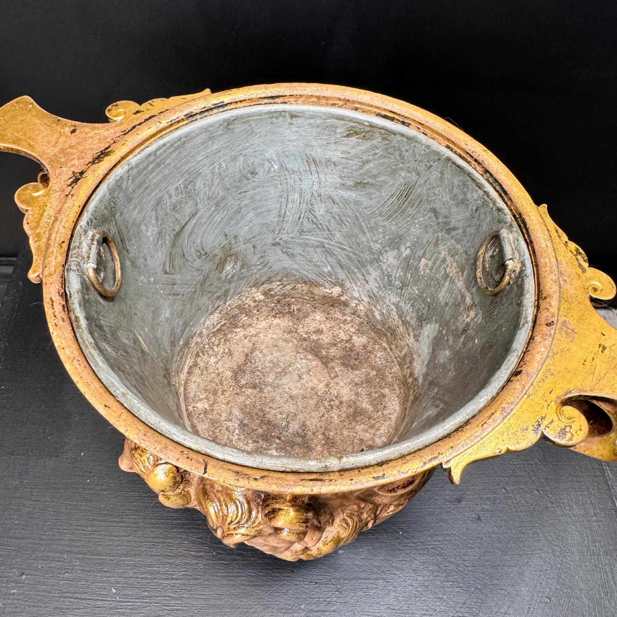 Coppia di urne in bronzo Borghese con manico basso di Ferdinand Barbedienne in vendita 9
