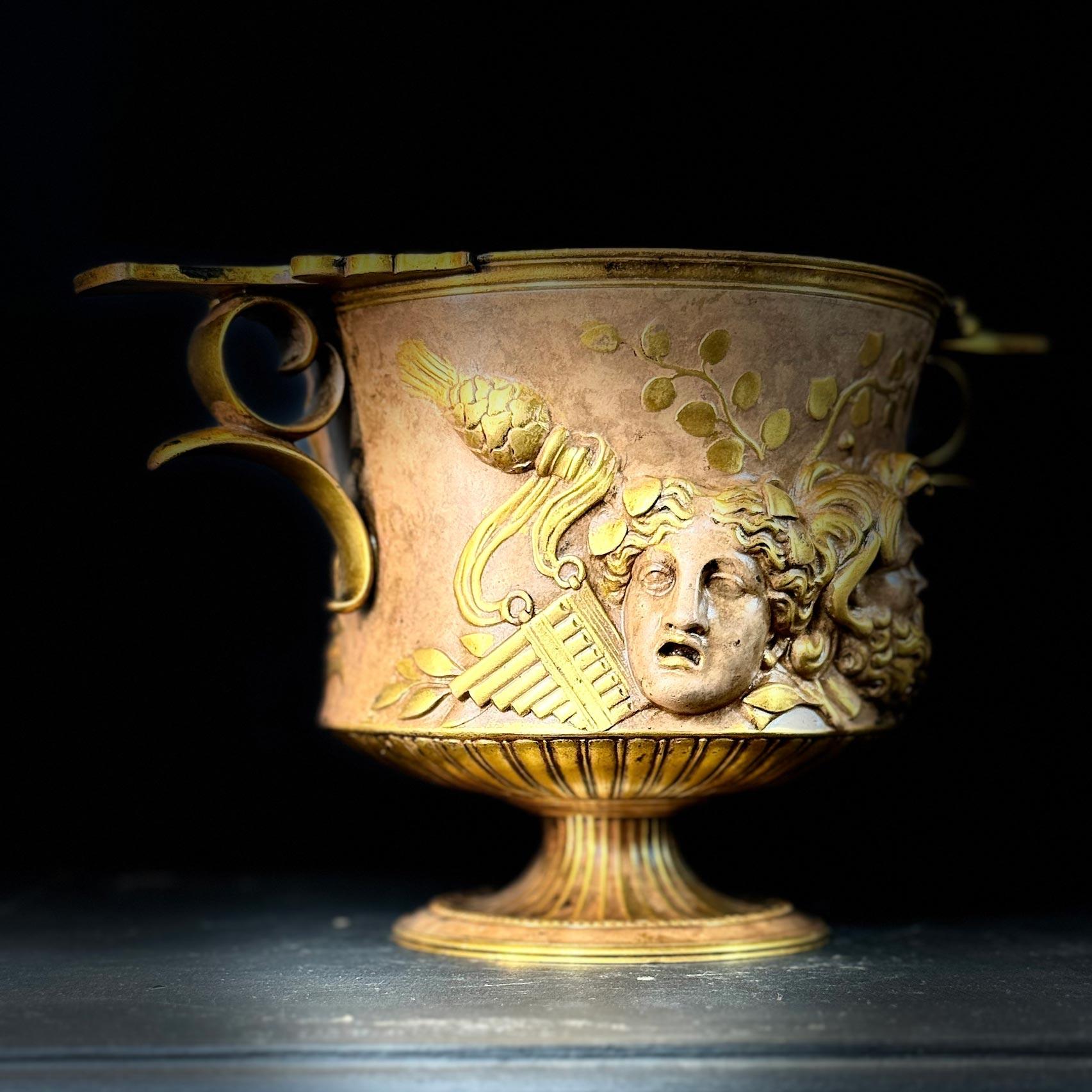 Coppia di urne in bronzo Borghese con manico basso di Ferdinand Barbedienne in vendita 9