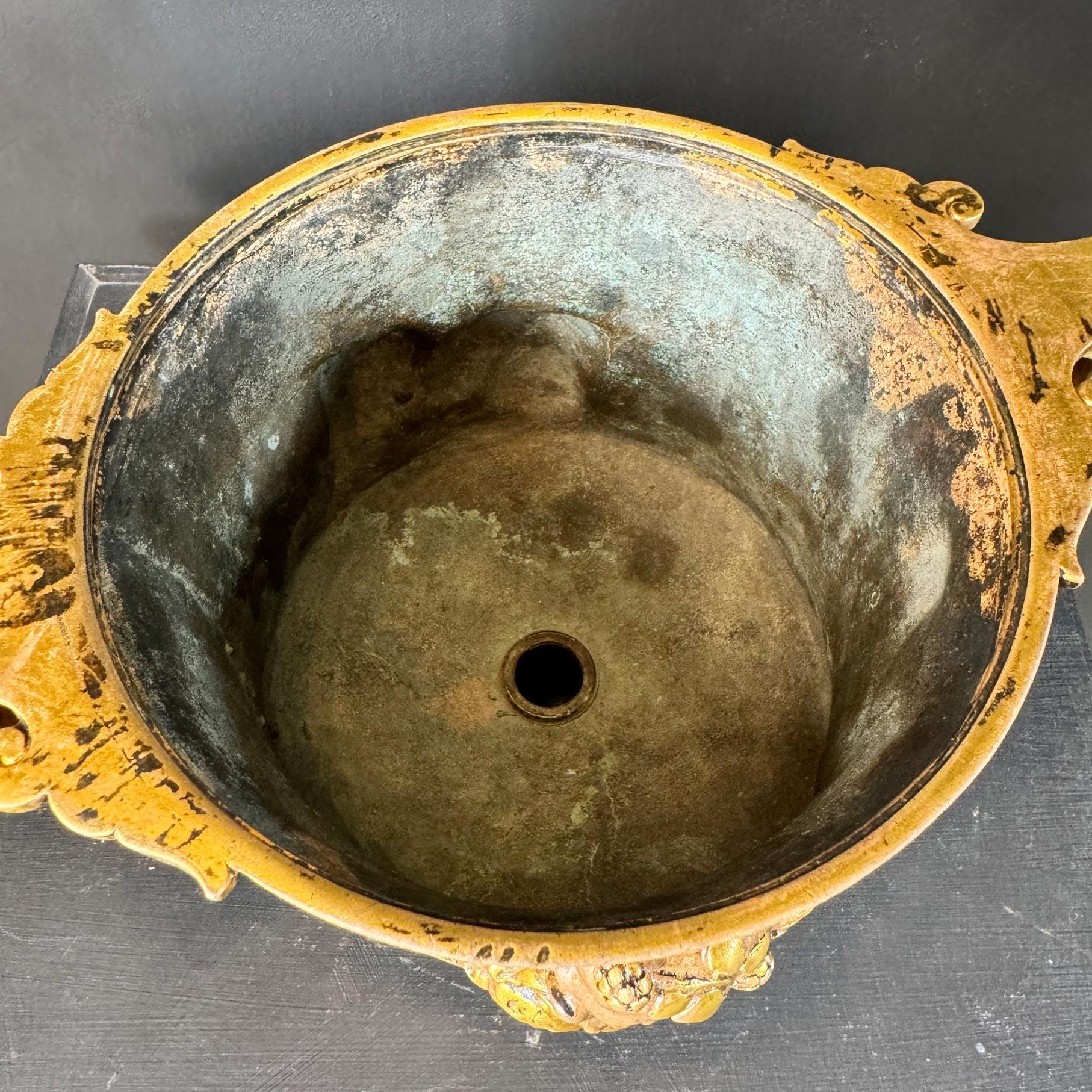 Coppia di urne in bronzo Borghese con manico basso di Ferdinand Barbedienne in vendita 11