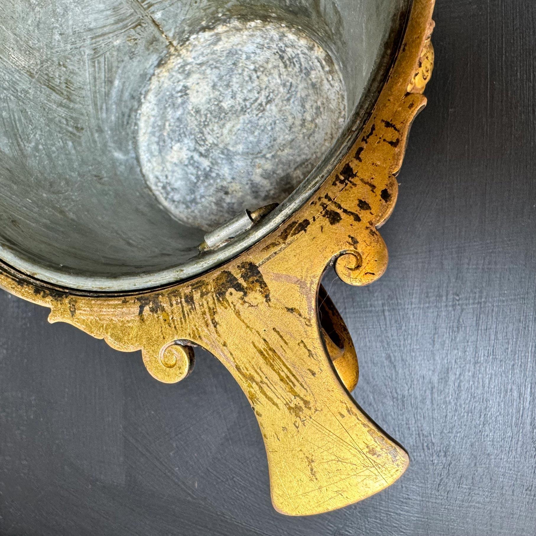 Bronzo Coppia di urne in bronzo Borghese con manico basso di Ferdinand Barbedienne in vendita