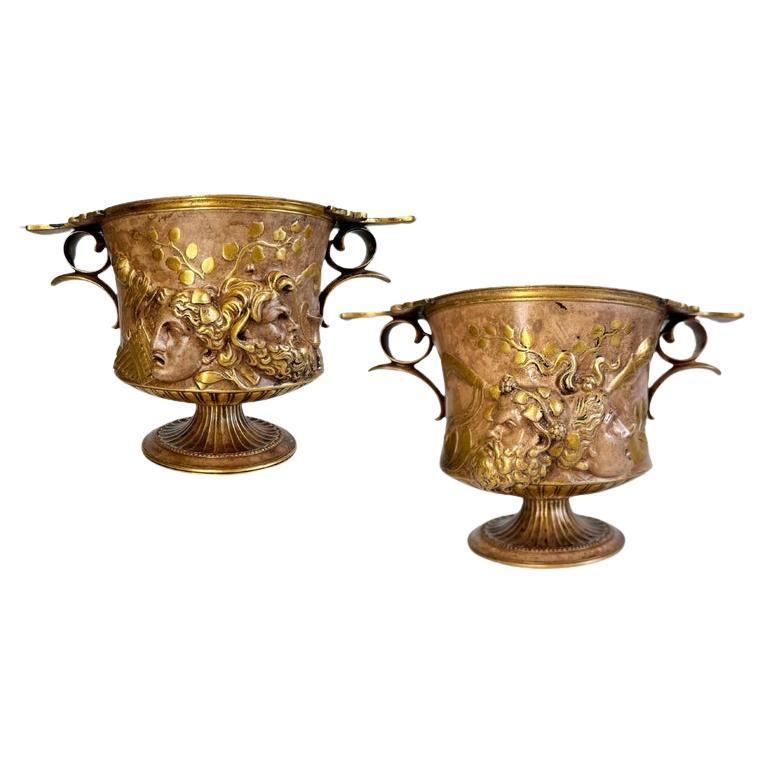 Coppia di urne in bronzo Borghese con manico basso di Ferdinand Barbedienne