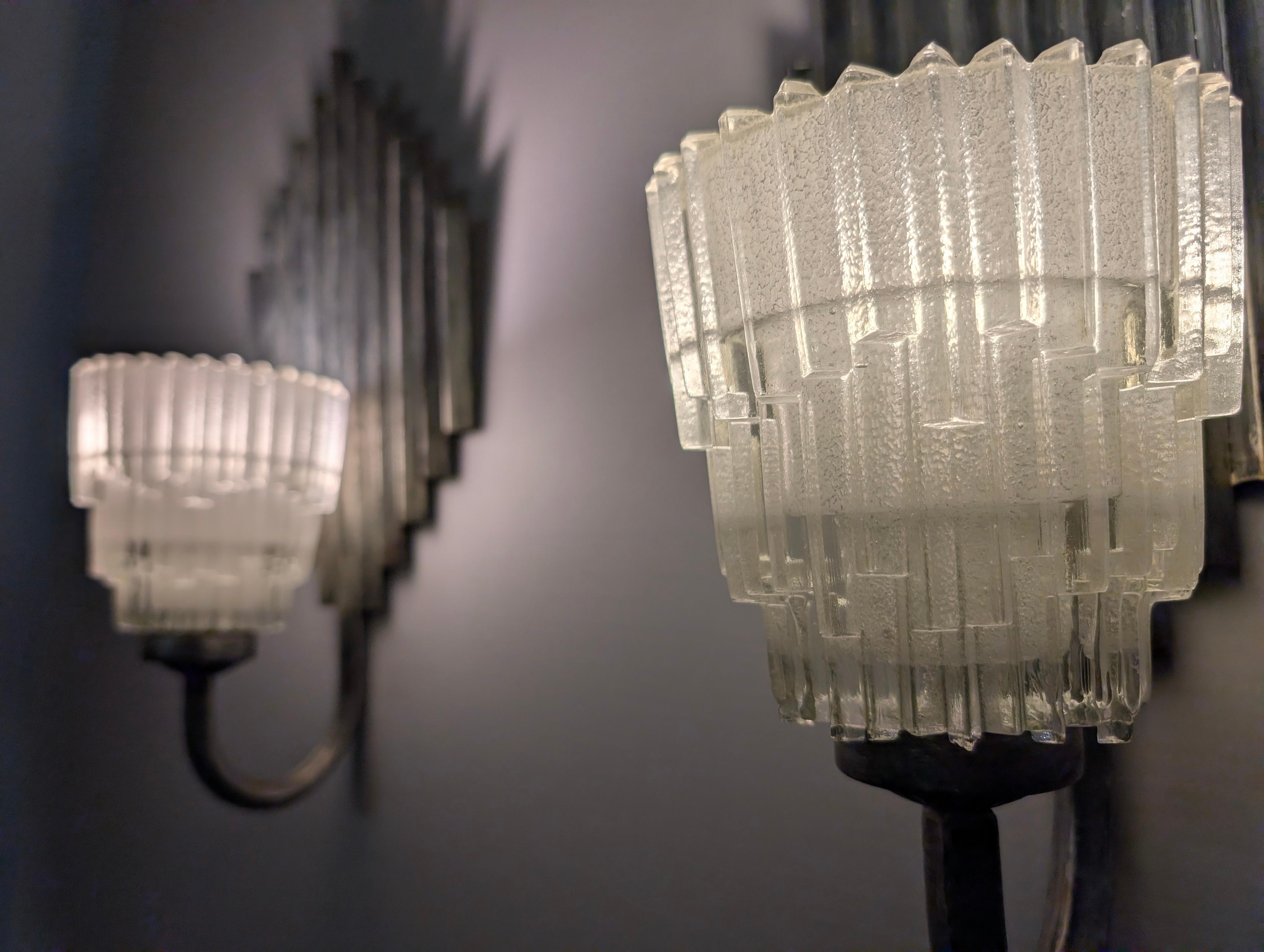 Pareja de Apliques de Hierro y Vidrio Ferroart Estilo Art Decó Años 70 Español en venta