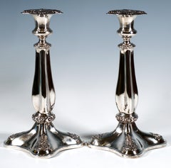 Par de candelabros antiguos de plata de estilo Biedermeier de Viena, con un aire festivo, que datan de 1840