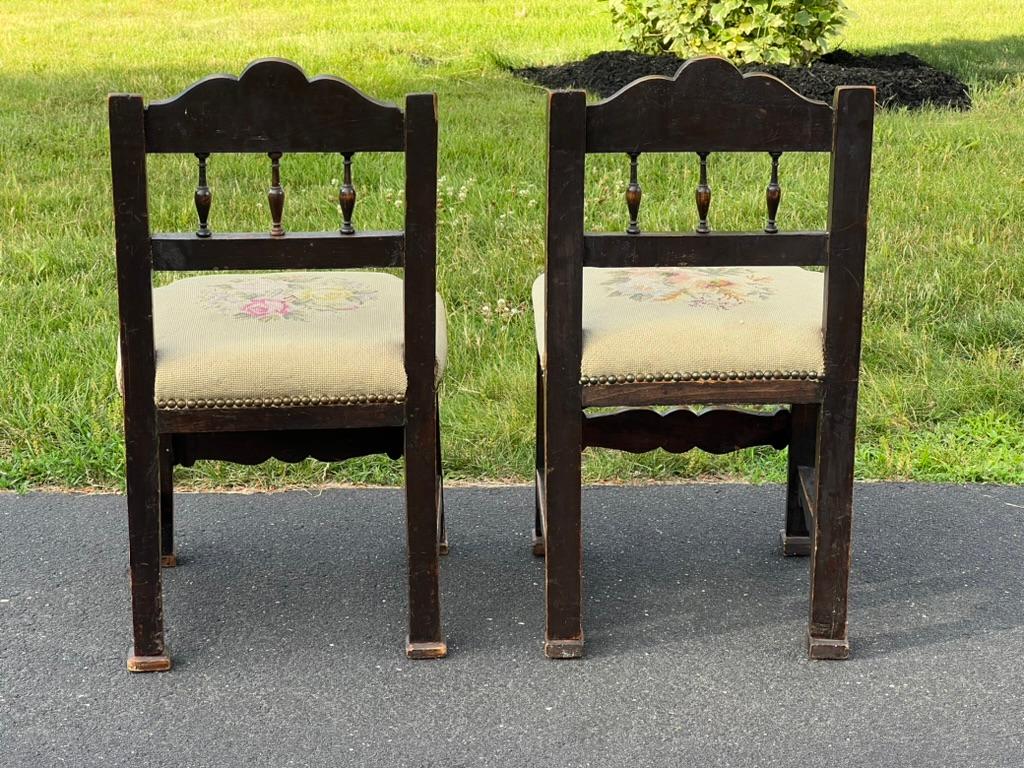 XIXe siècle Paire de chaises d'appoint de style féodal en vente