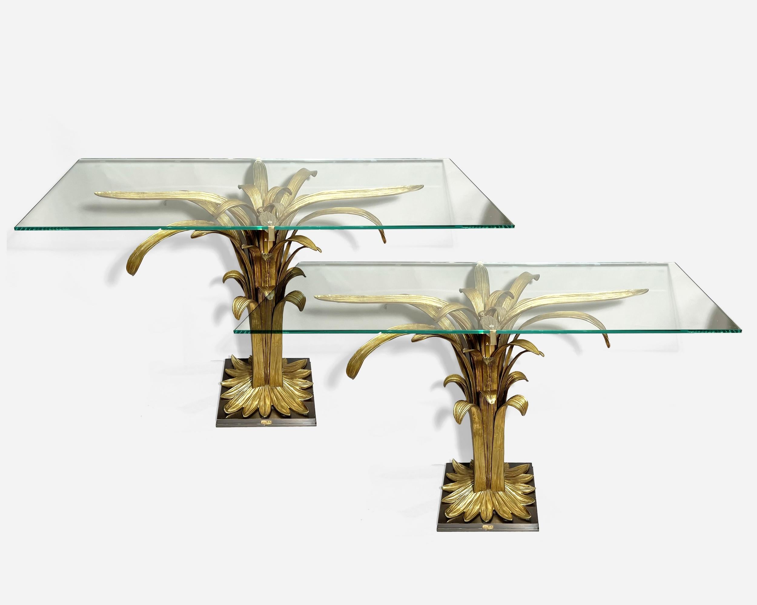 Rare pair of « feuille d’eau » consoles designed by Chrystiane Charles and produced by Maison Charles, circa 1970.
Each console consists of a base representing a bouquet of numerous leaves of different sizes in solid gilded and patinated bronze,