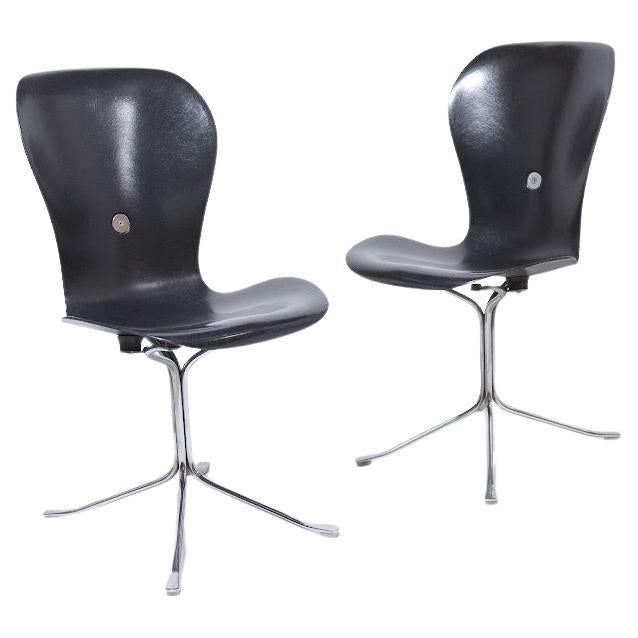 Pair of Fiberglass Ion Chairs, Gideon Kramer For Sale