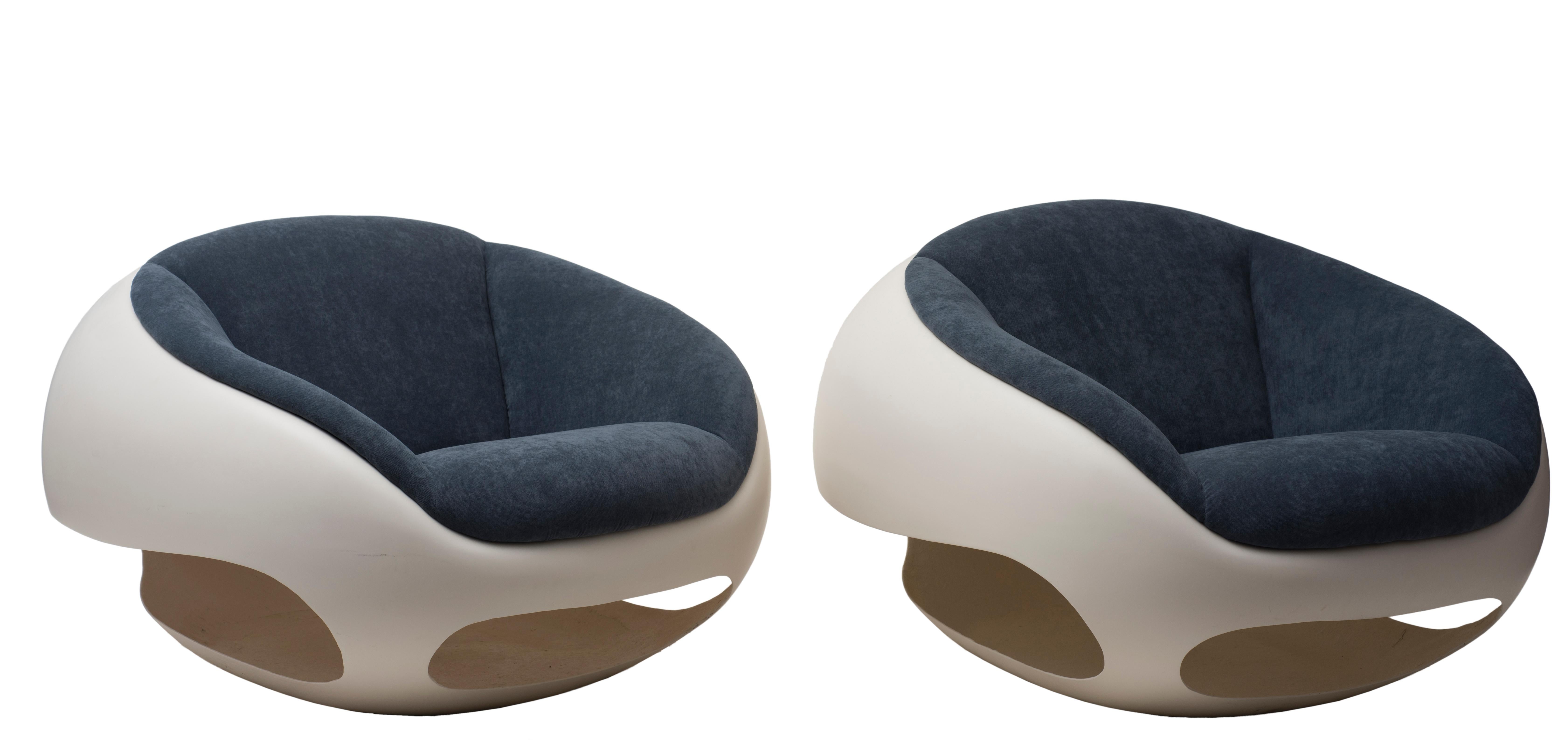 Pair of Fiberglass lounge chairs is an Italian set of two exceptional chairs realized by the Italian designer Mario Sabot (Udine, 1969).

Each chair is composed by a white fiberglass base and a blue woolen upholstery seat and is in good