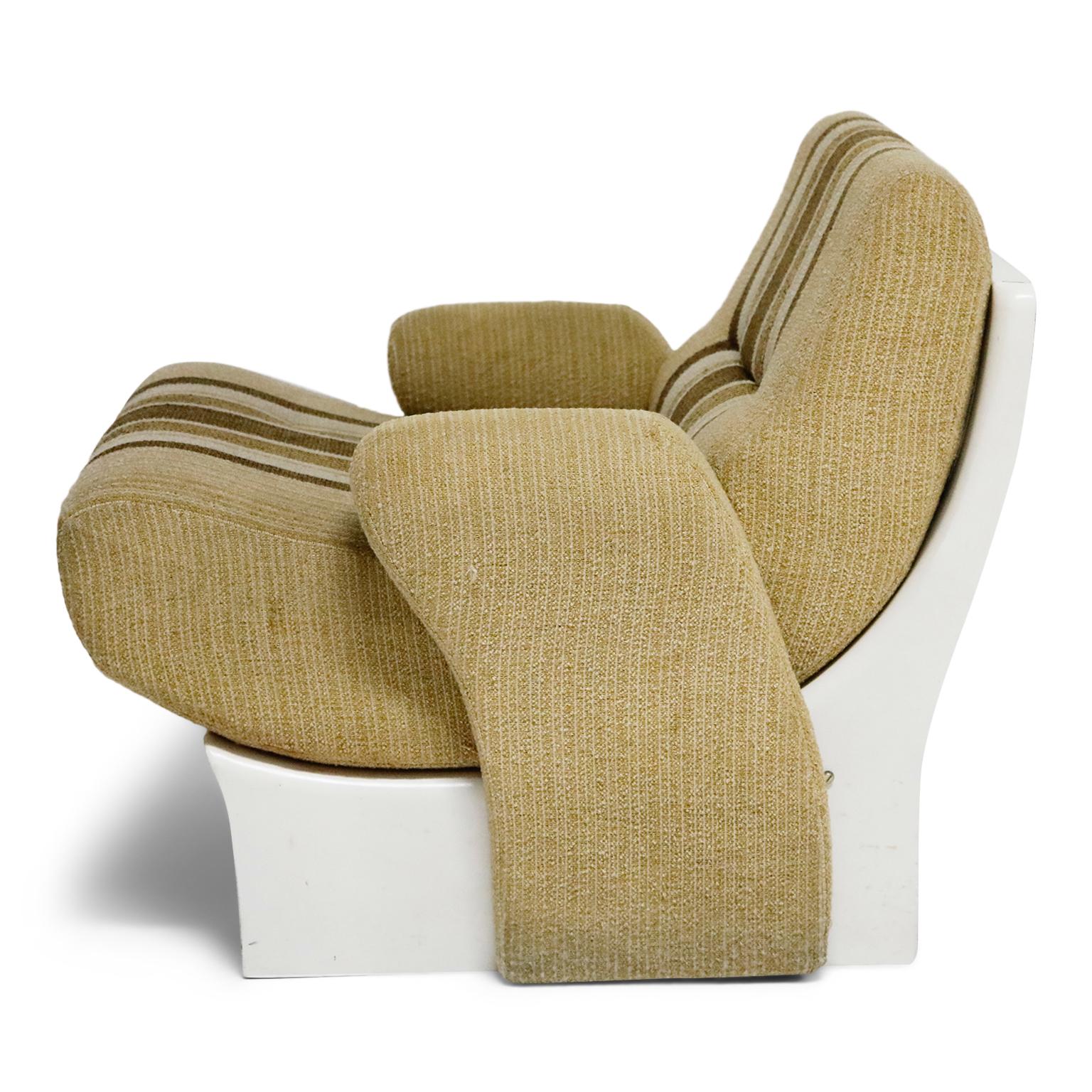 Pair of Fiberglass Scoop Lounge Chairs by Ernst Moeckl, Germany, 1960s In Good Condition In Los Angeles, CA