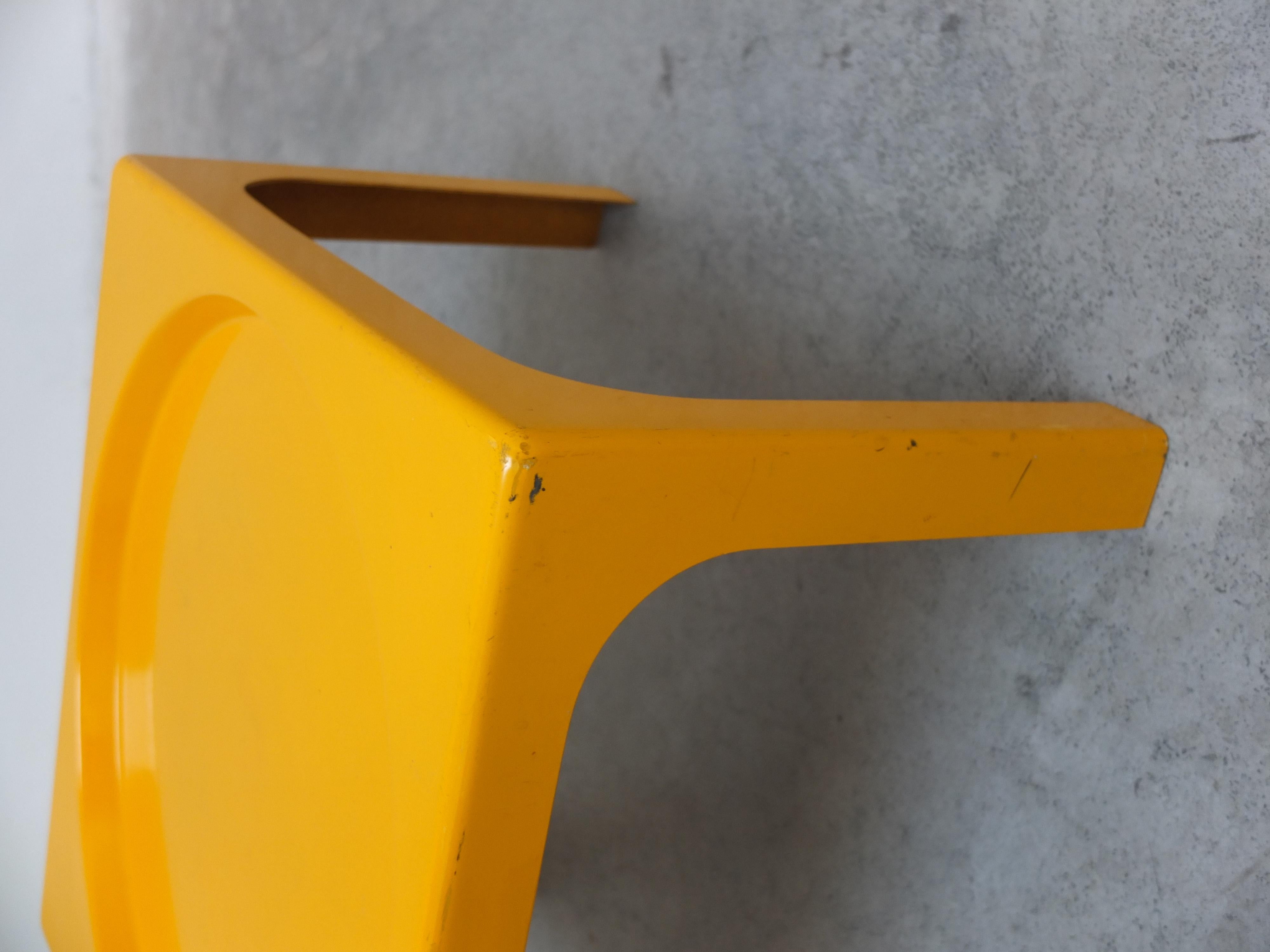 Paire de tables d'appoint en fibre de verre par Marc Berthier pour Prisunic, 1970 en vente 11