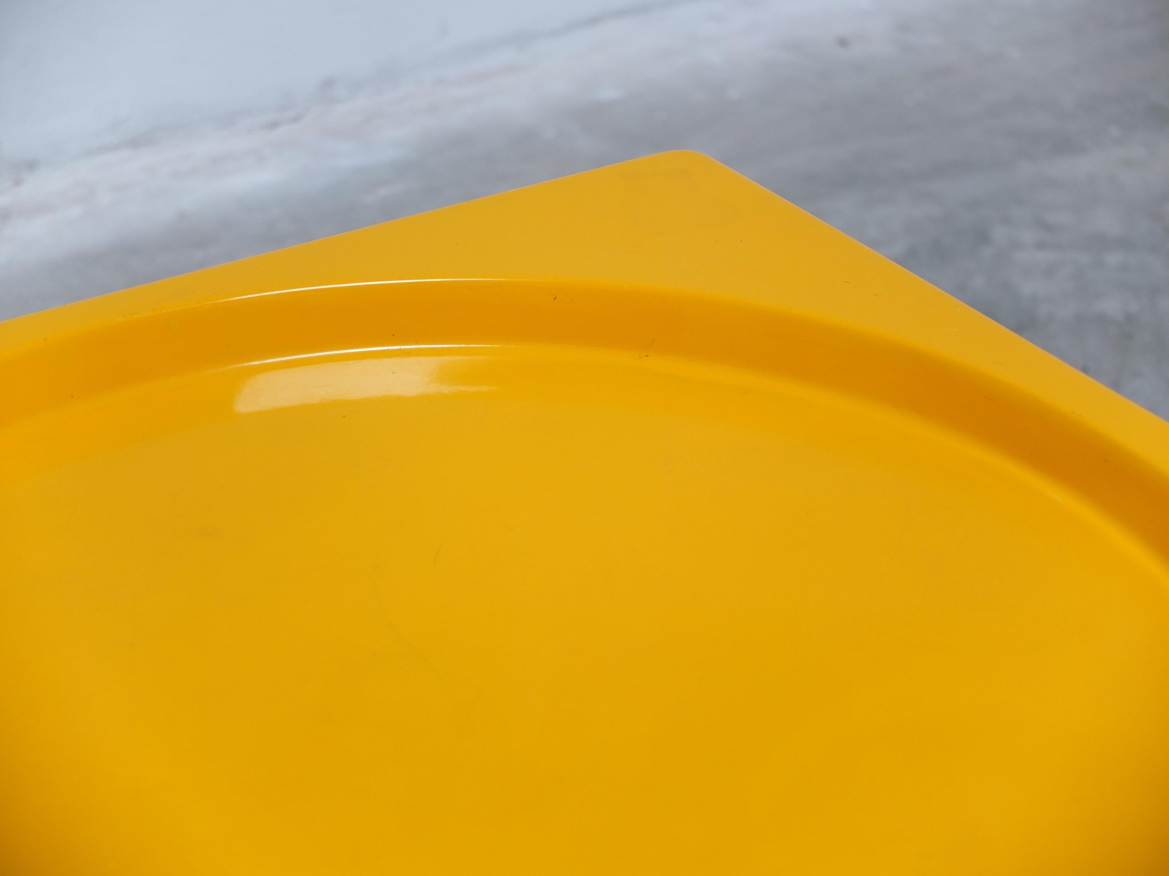 Fibre de verre Paire de tables d'appoint en fibre de verre par Marc Berthier pour Prisunic, 1970 en vente