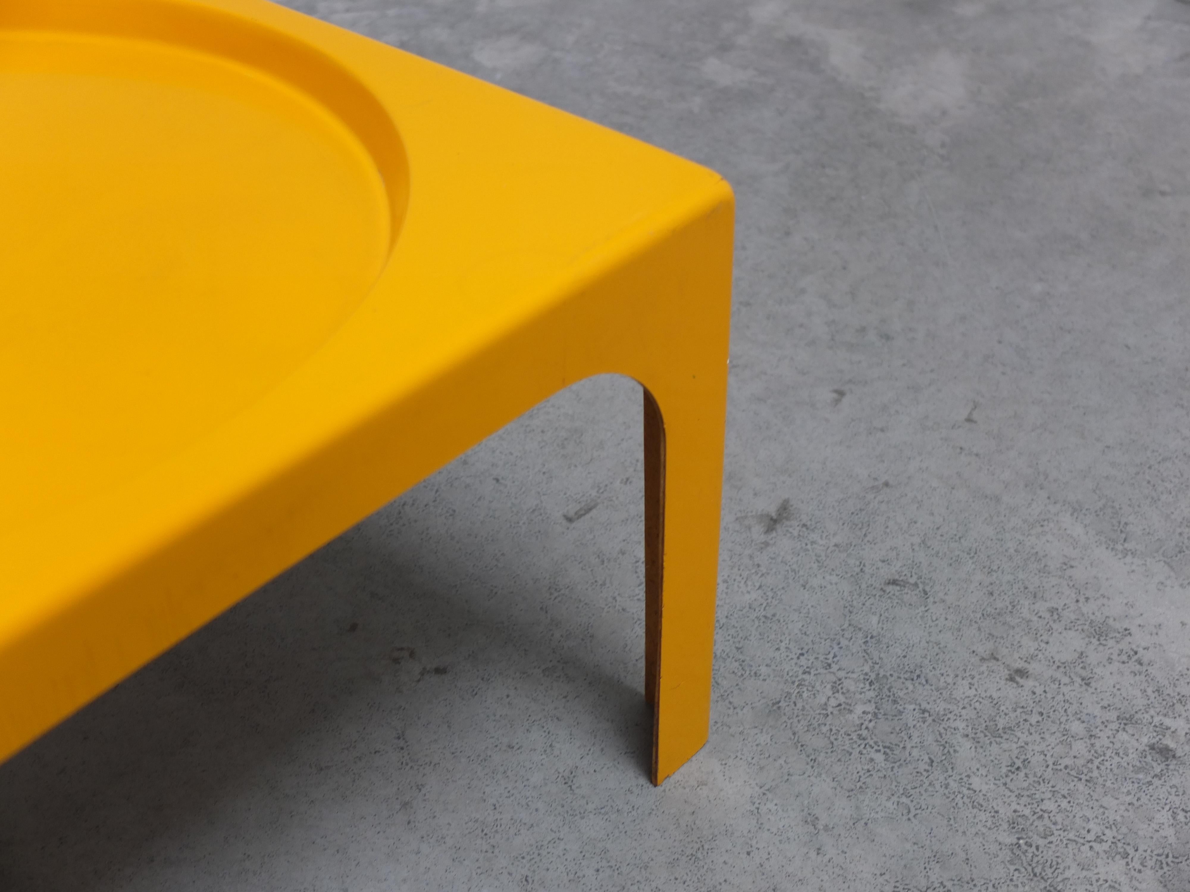 Paire de tables d'appoint en fibre de verre par Marc Berthier pour Prisunic, 1970 en vente 1