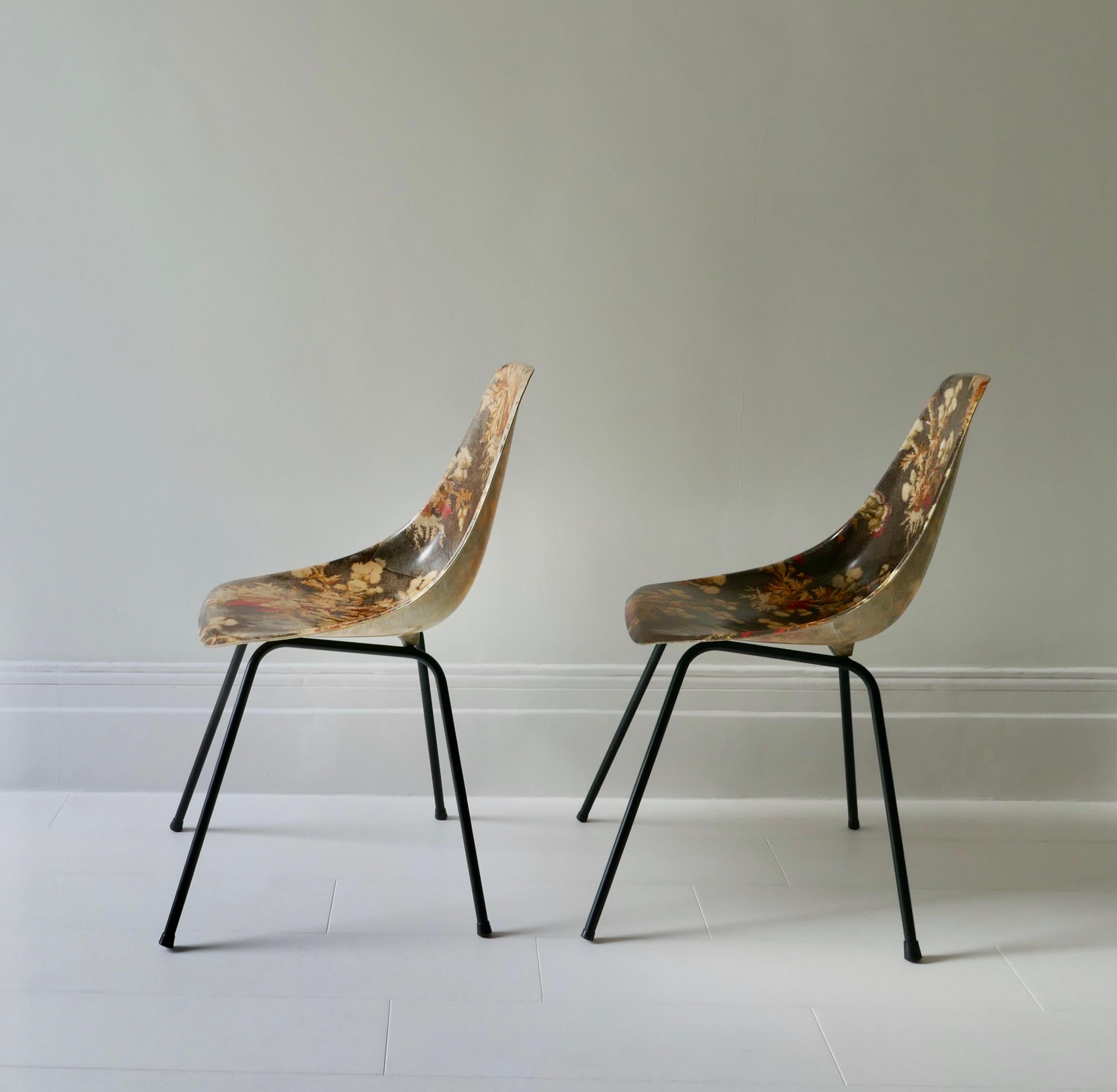 Paire de chaises d'appoint en fibre de verre de René Jean Caillette, France, années 1950 Bon état - En vente à London, GB