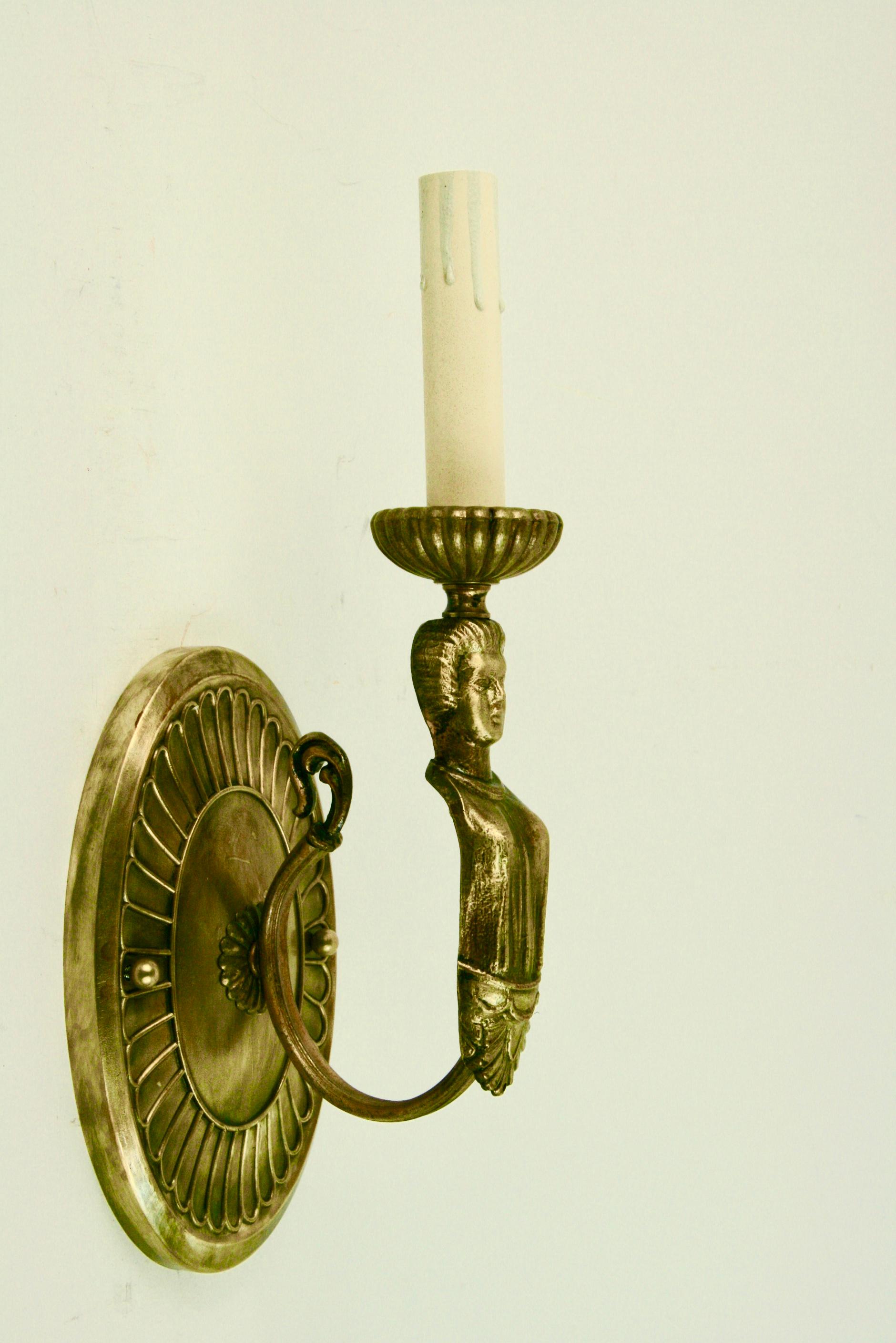 Pair of Figural Brass Sconce In Good Condition For Sale In Douglas Manor, NY