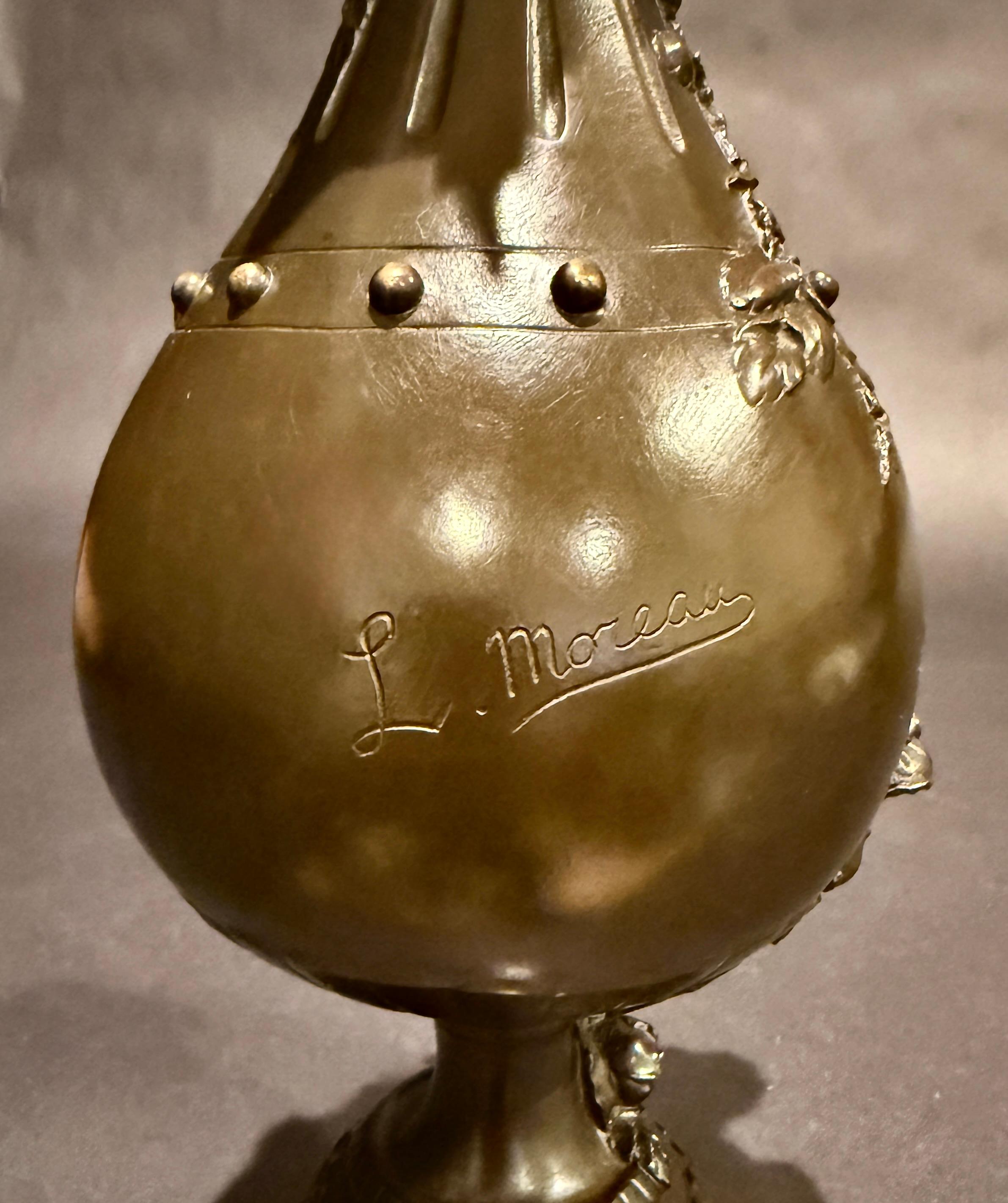 Coppia di vasi figurativi in bronzo di Louis Moreau in vendita 3