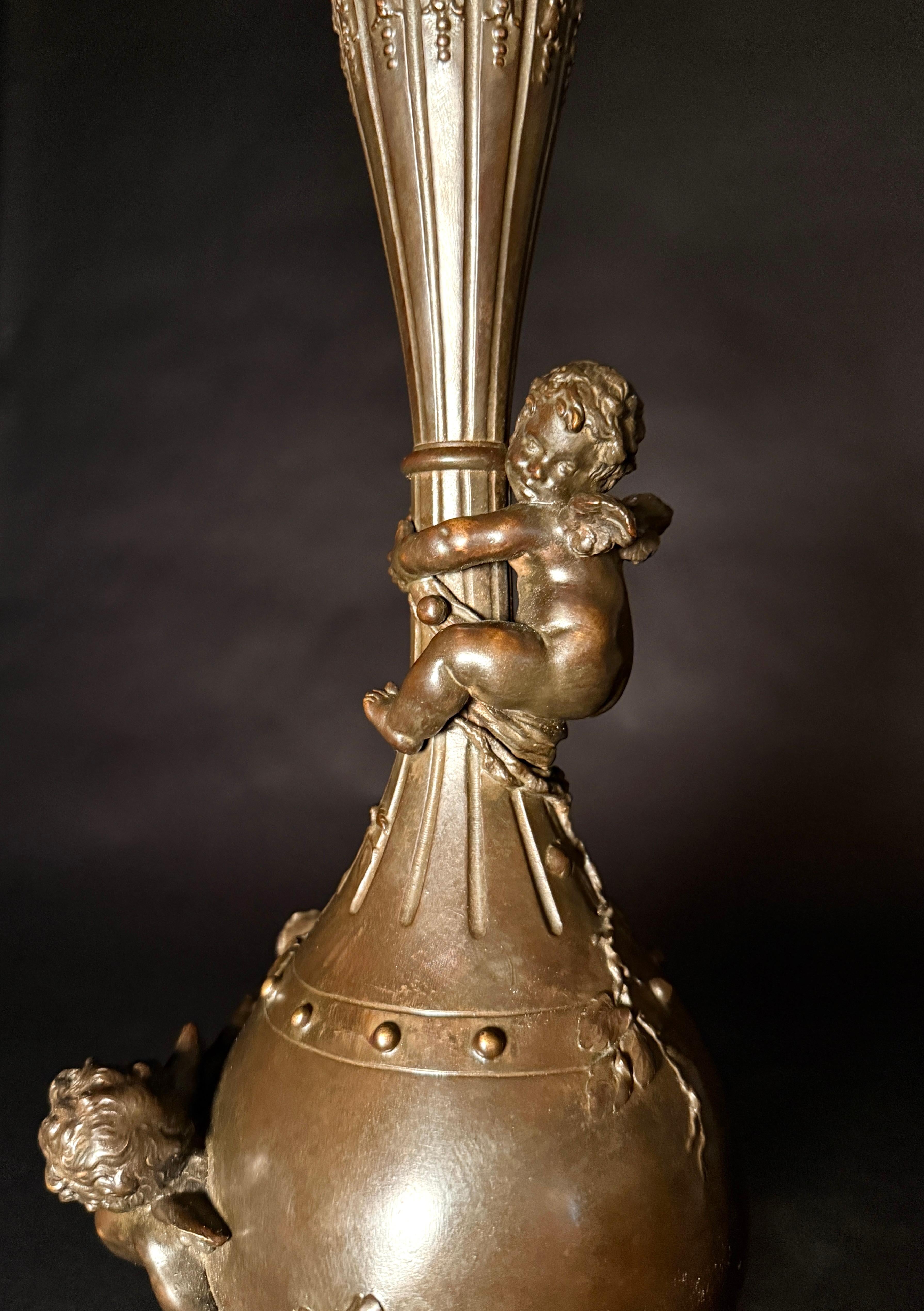 Art Nouveau Coppia di vasi figurativi in bronzo di Louis Moreau in vendita