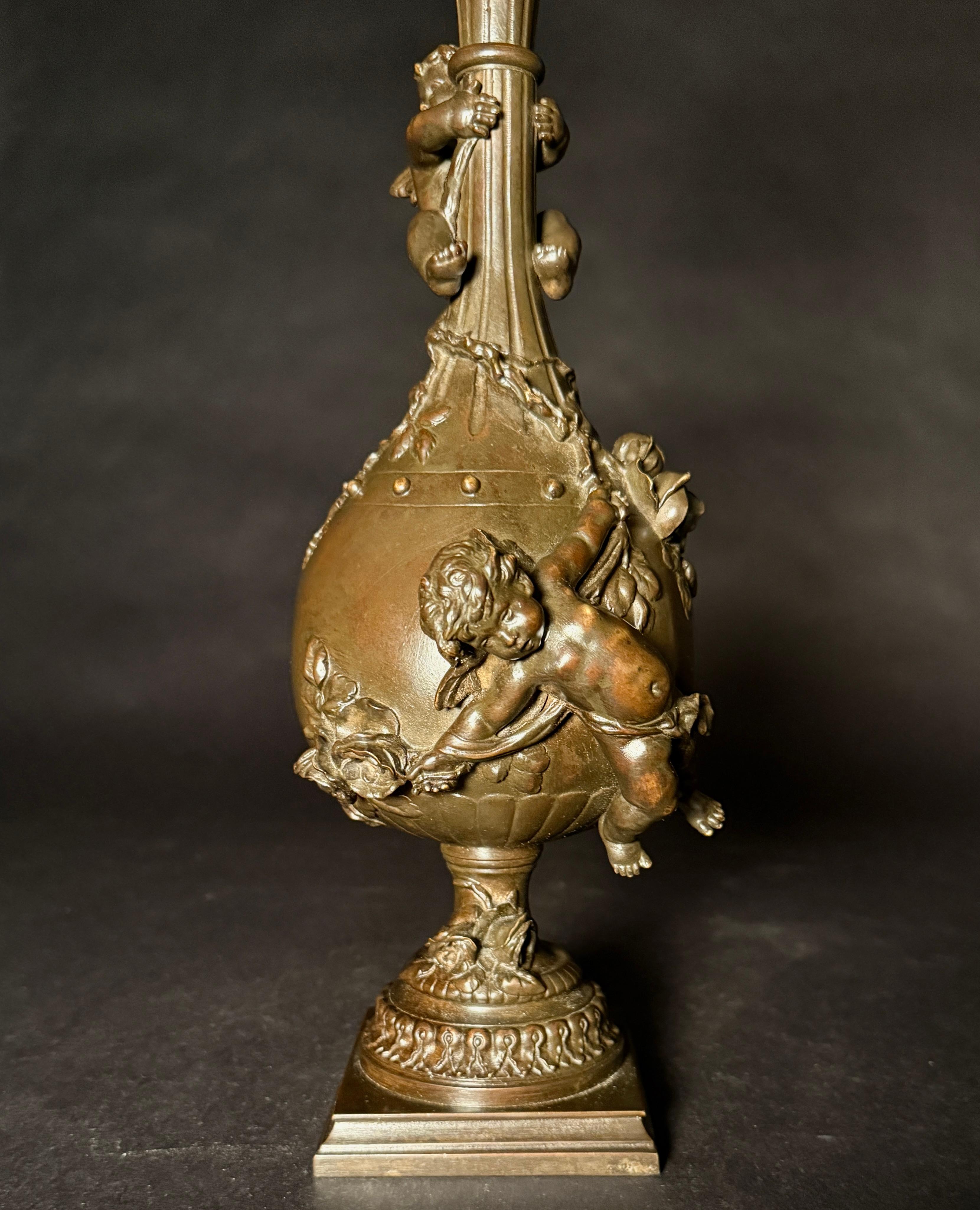 Coppia di vasi figurativi in bronzo di Louis Moreau In condizioni buone in vendita a Norwood, NJ