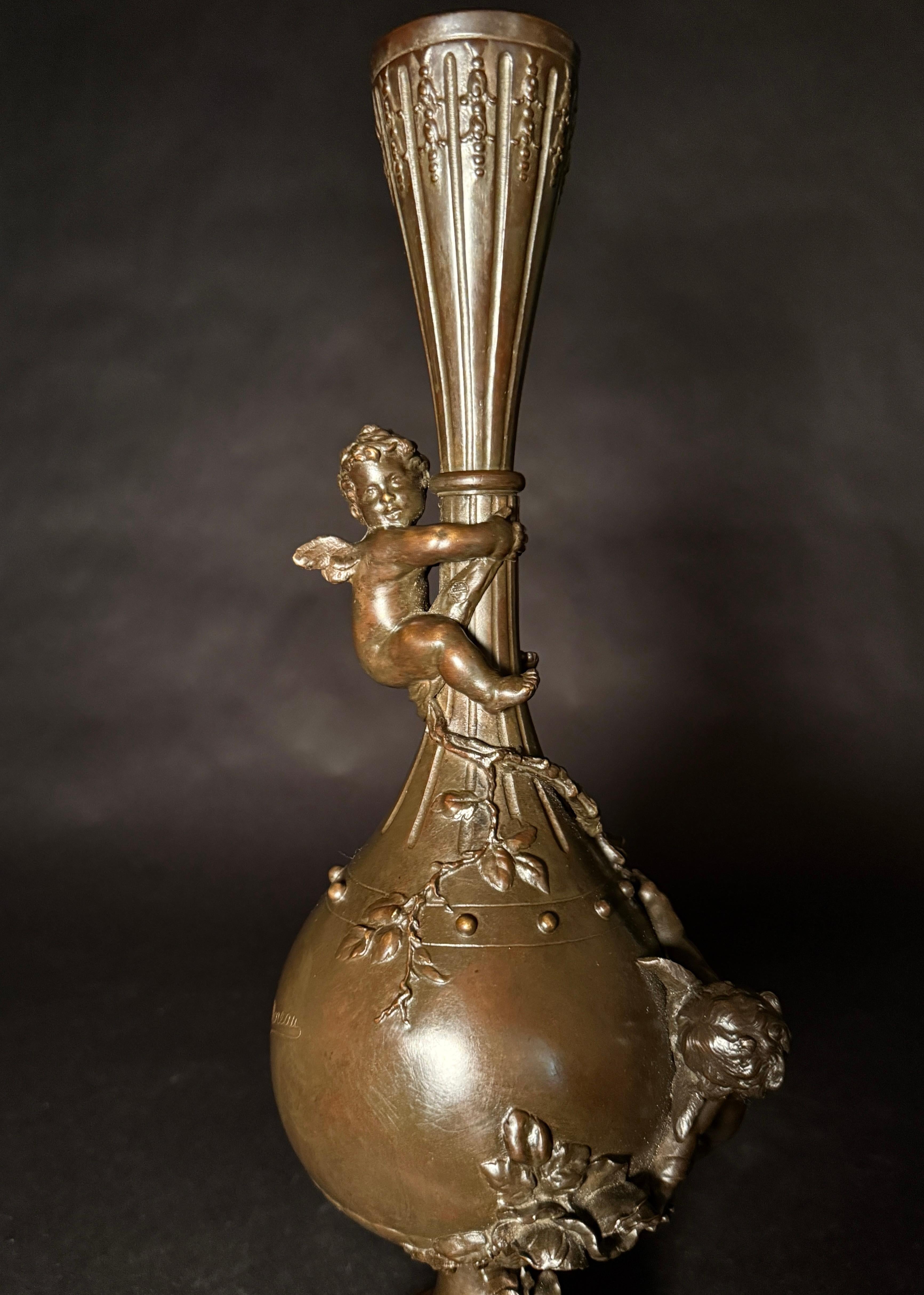 Bronzo Coppia di vasi figurativi in bronzo di Louis Moreau in vendita