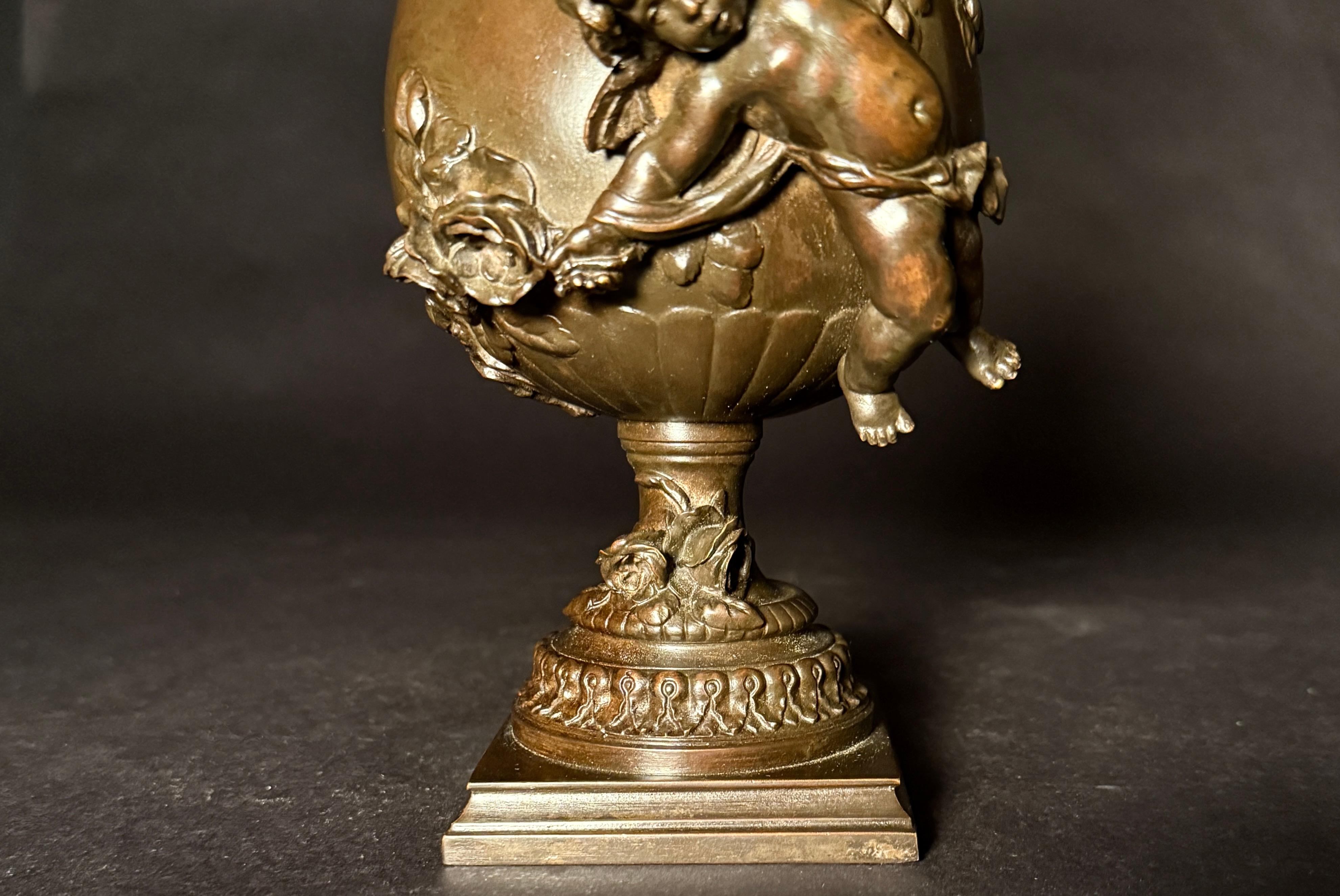 Coppia di vasi figurativi in bronzo di Louis Moreau in vendita 1