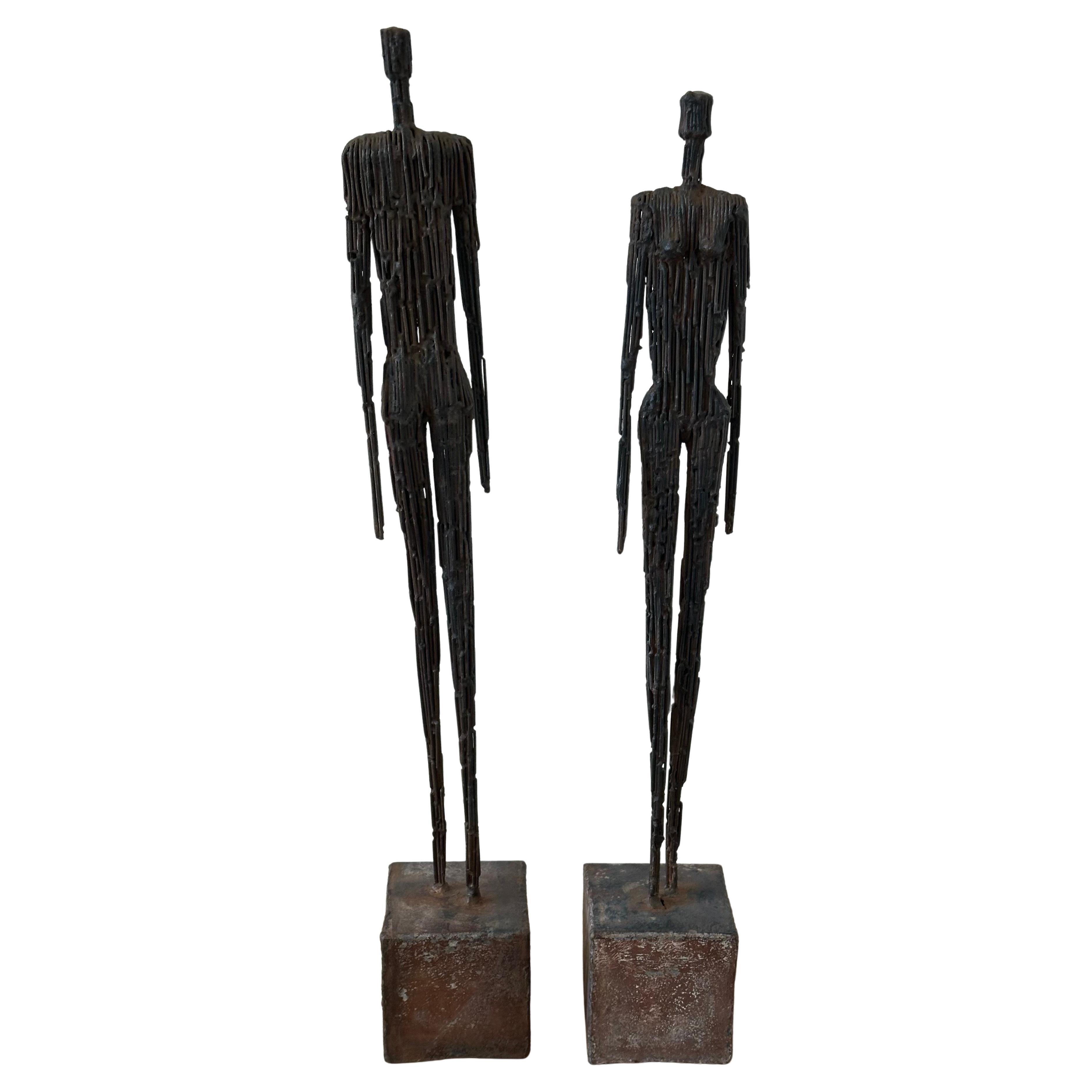 Coppia di sculture figurative di uomo e donna in metallo a corda nello stile di Giacometti in vendita 12