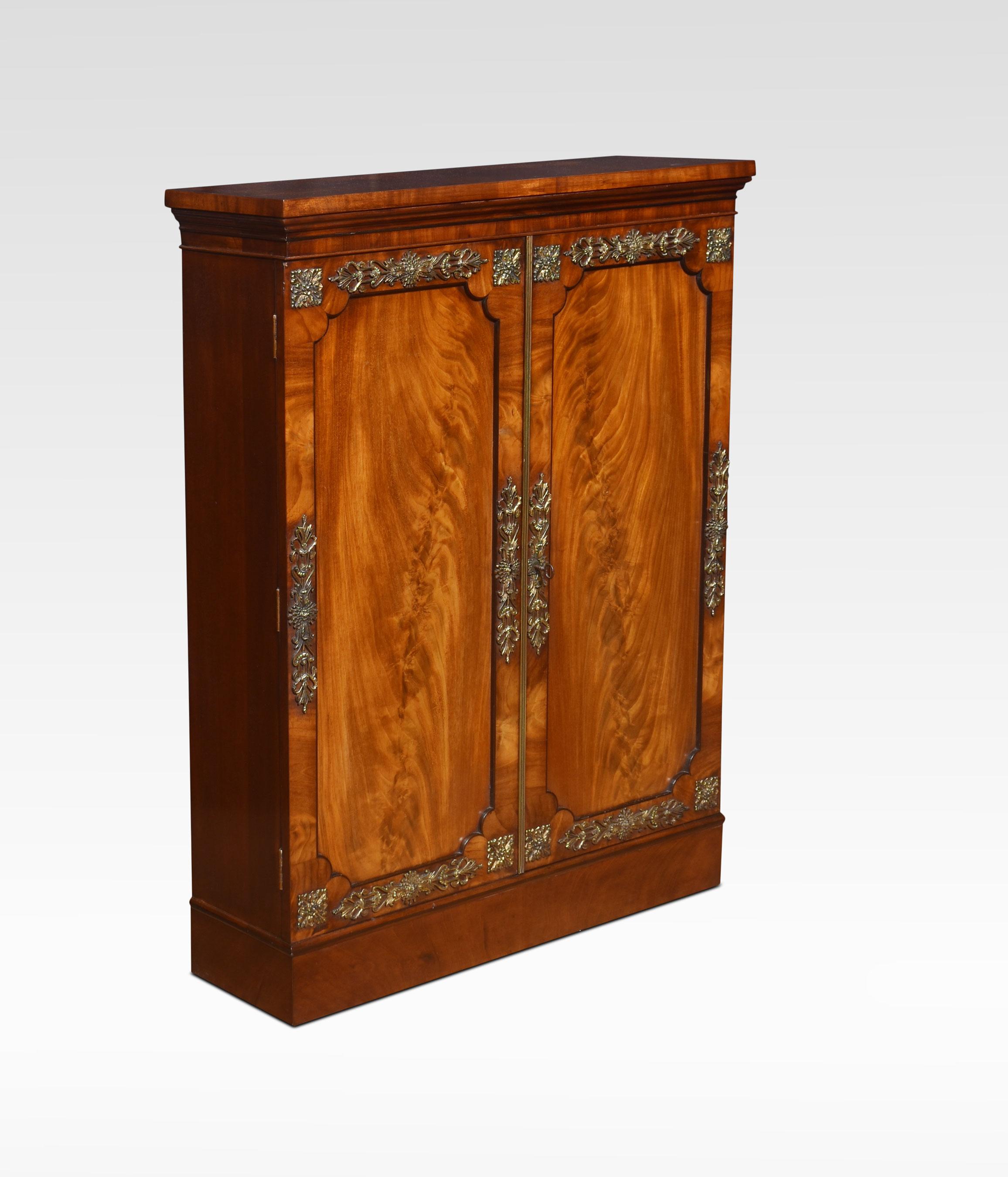 19th Century Pair of figured mahogany cabinet For Sale