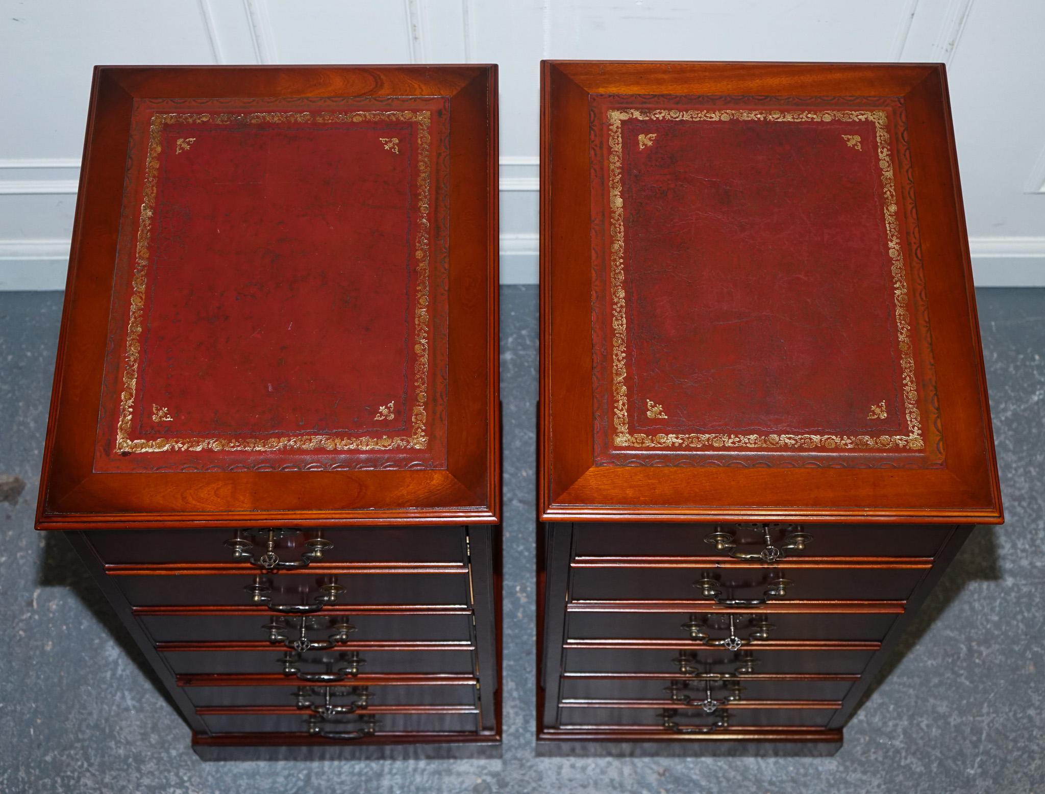 PAIR OF FILLING CABINETS BURGUNDY LEATHER GOLD EMBOSSED TOP 3 SPACiOUS DRAWERS For Sale 3