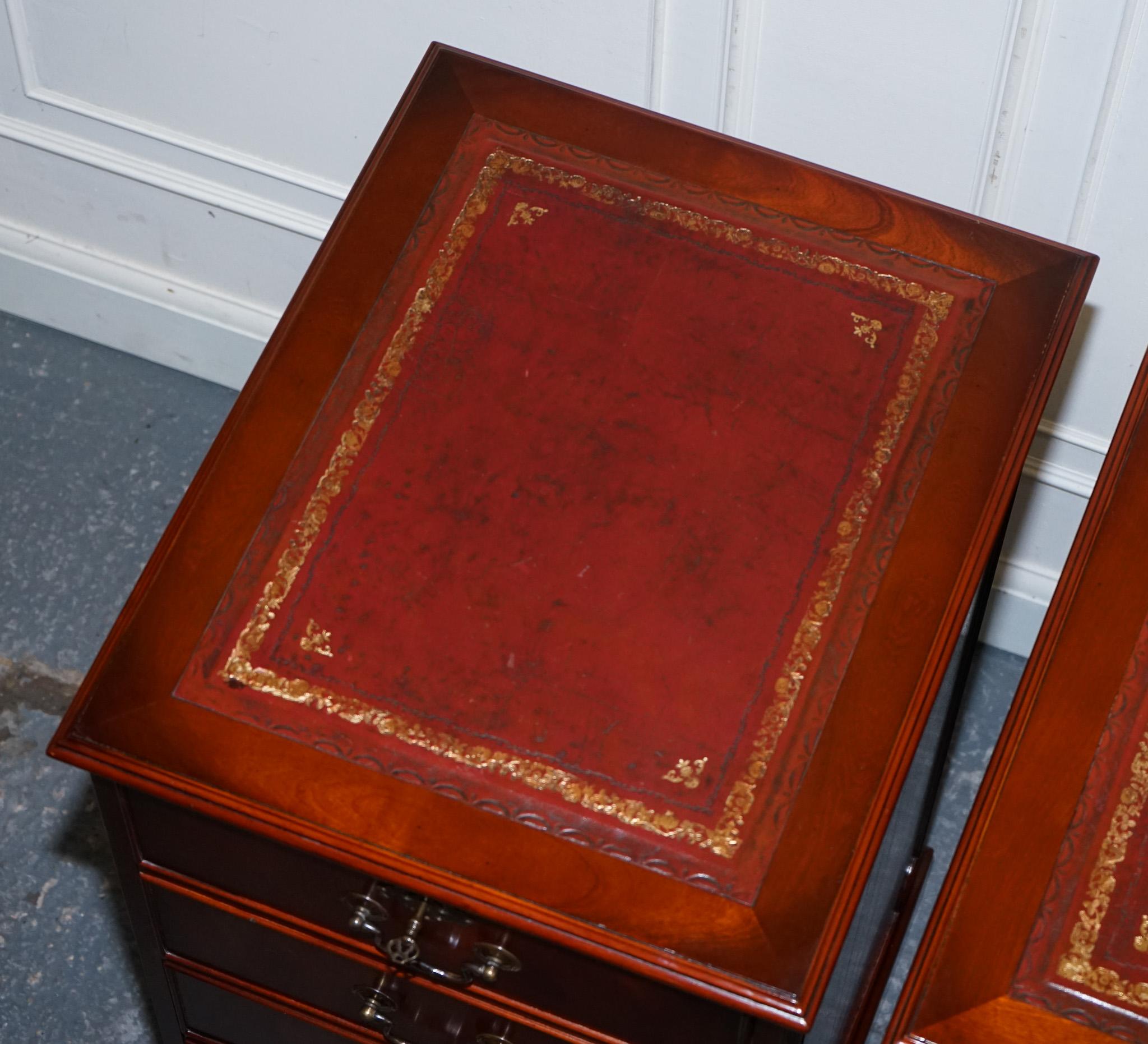 PAIR OF FILLING CABINETS BURGUNDY LEATHER GOLD EMBOSSED TOP 3 SPACiOUS DRAWERS For Sale 4
