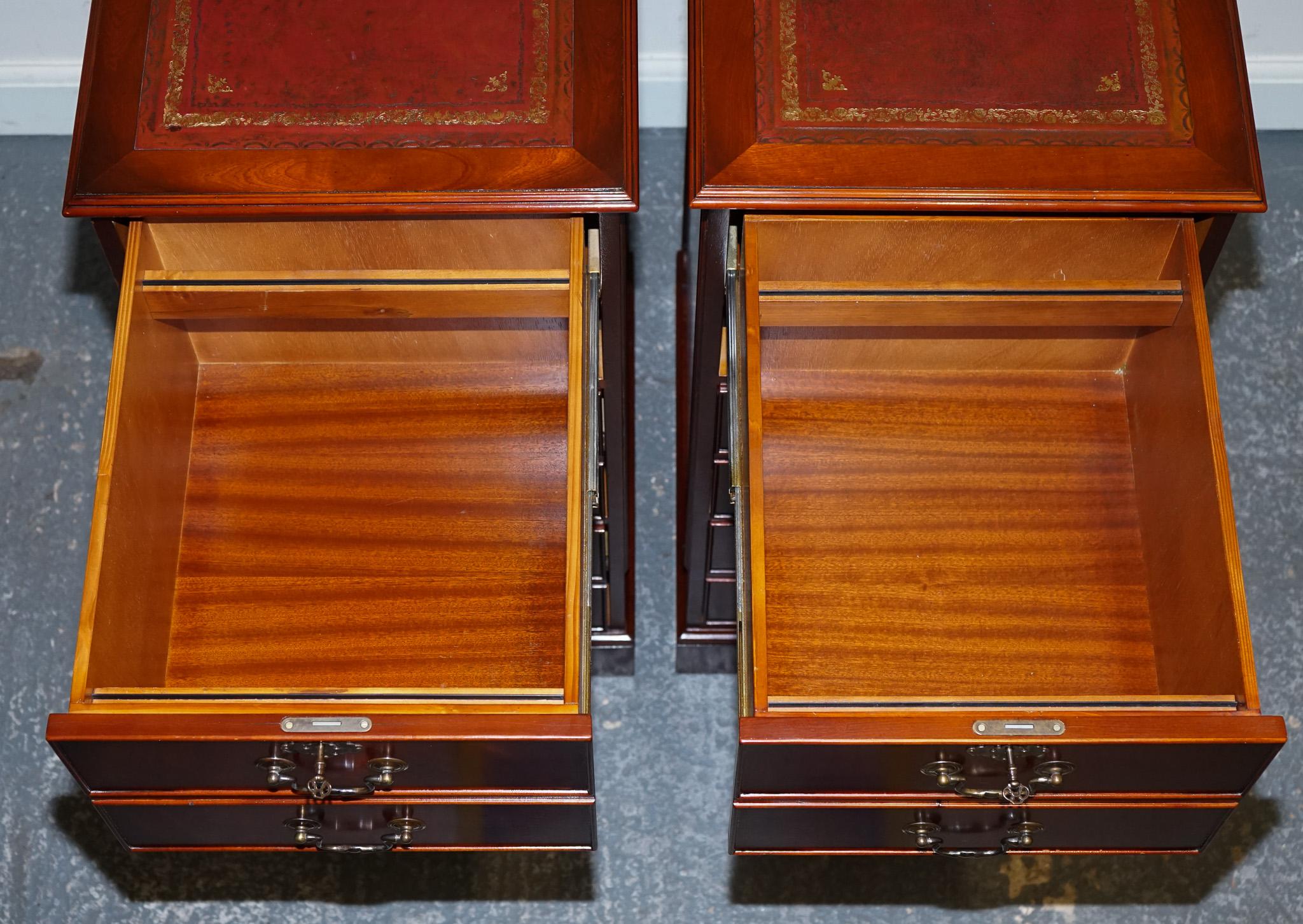 PAIR OF FILLING CABINETS BURGUNDY LEATHER GOLD EMBOSSED TOP 3 SPACiOUS DRAWERS For Sale 6