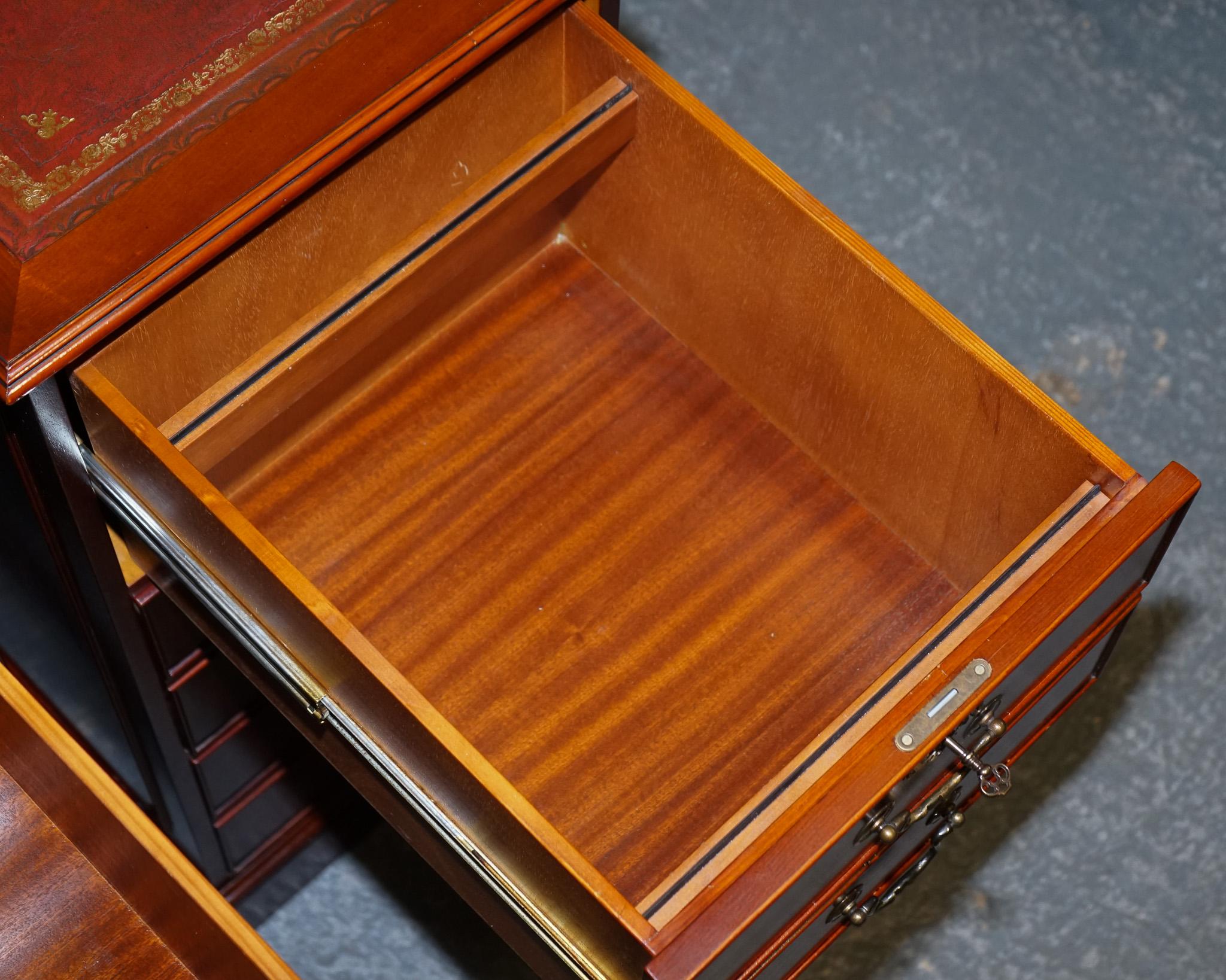 PAIR OF FILLING CABINETS BURGUNDY LEATHER GOLD EMBOSSED TOP 3 SPACiOUS DRAWERS For Sale 8