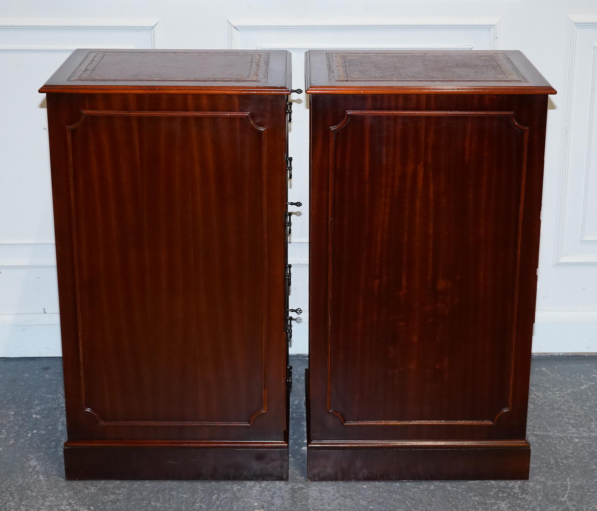 PAIR OF FILLING CABINETS BURGUNDY LEATHER GOLD EMBOSSED TOP 3 SPACiOUS DRAWERS For Sale 9