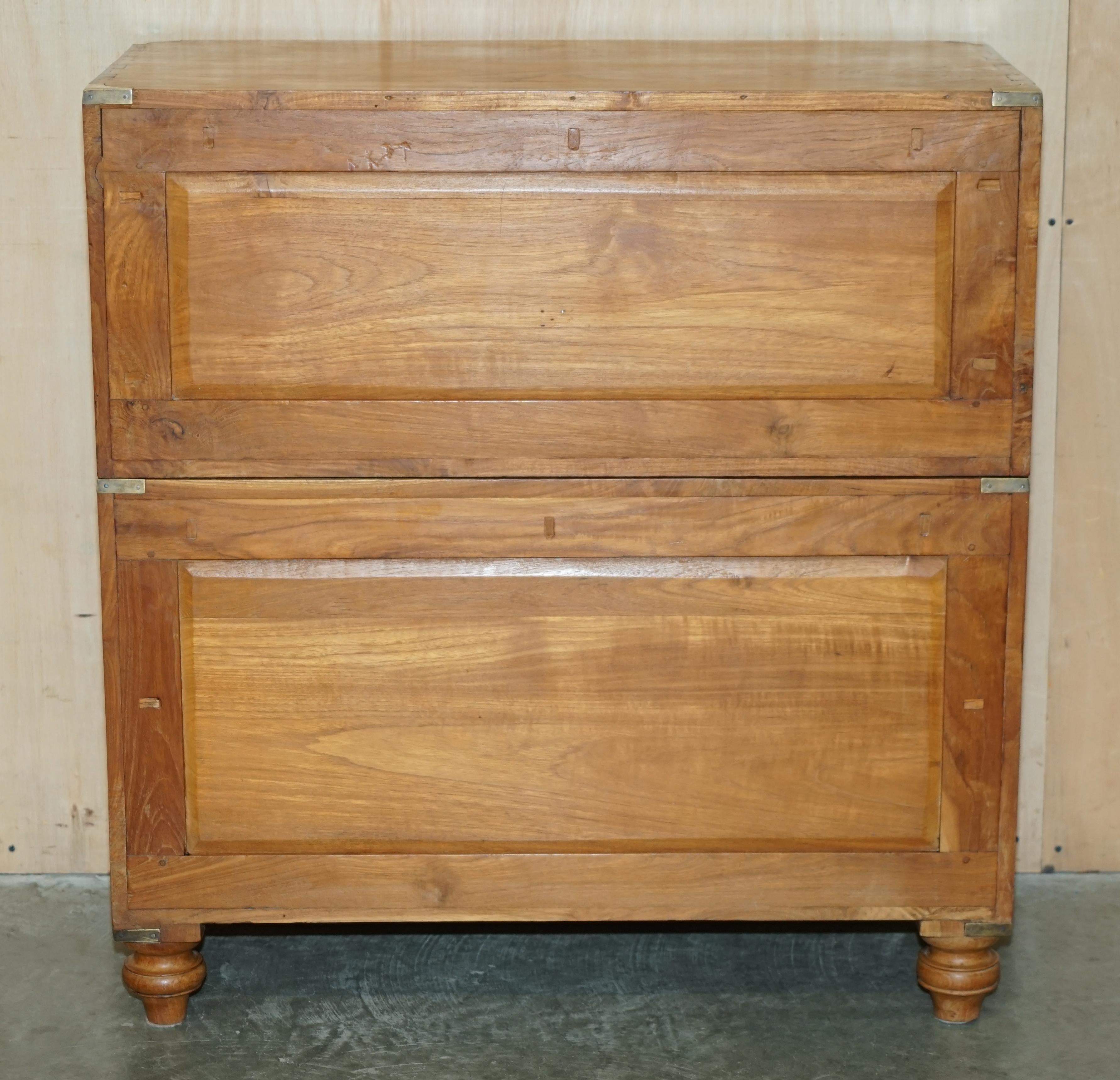 PAIR OF FINE ANTIQUE CIRCA 1920 CAMPHOR WOOD MILITARY CAMPAIGN CHEST OF DRAWERs For Sale 7