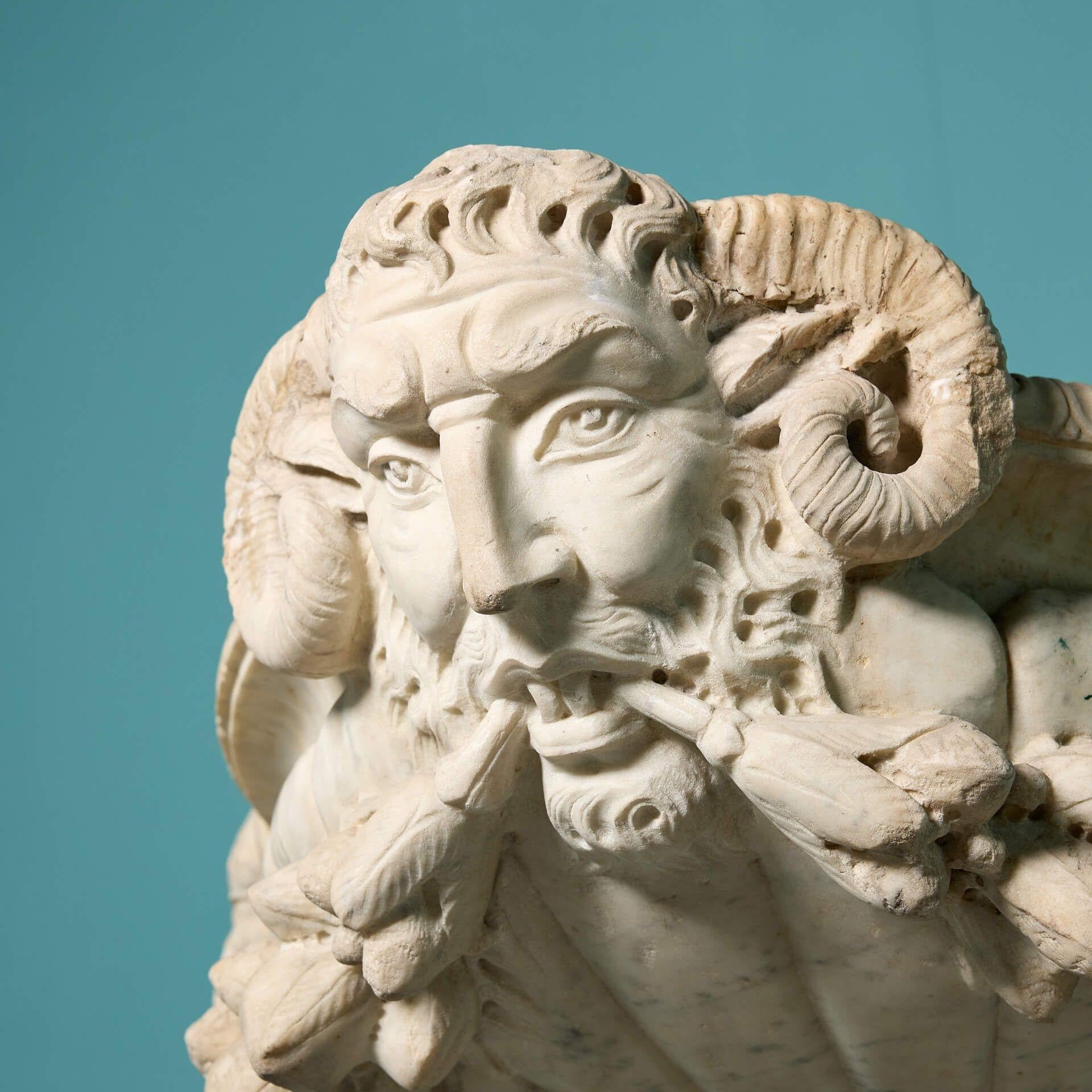 Paire d'urnes Tazza italiennes anciennes en marbre en vente 3
