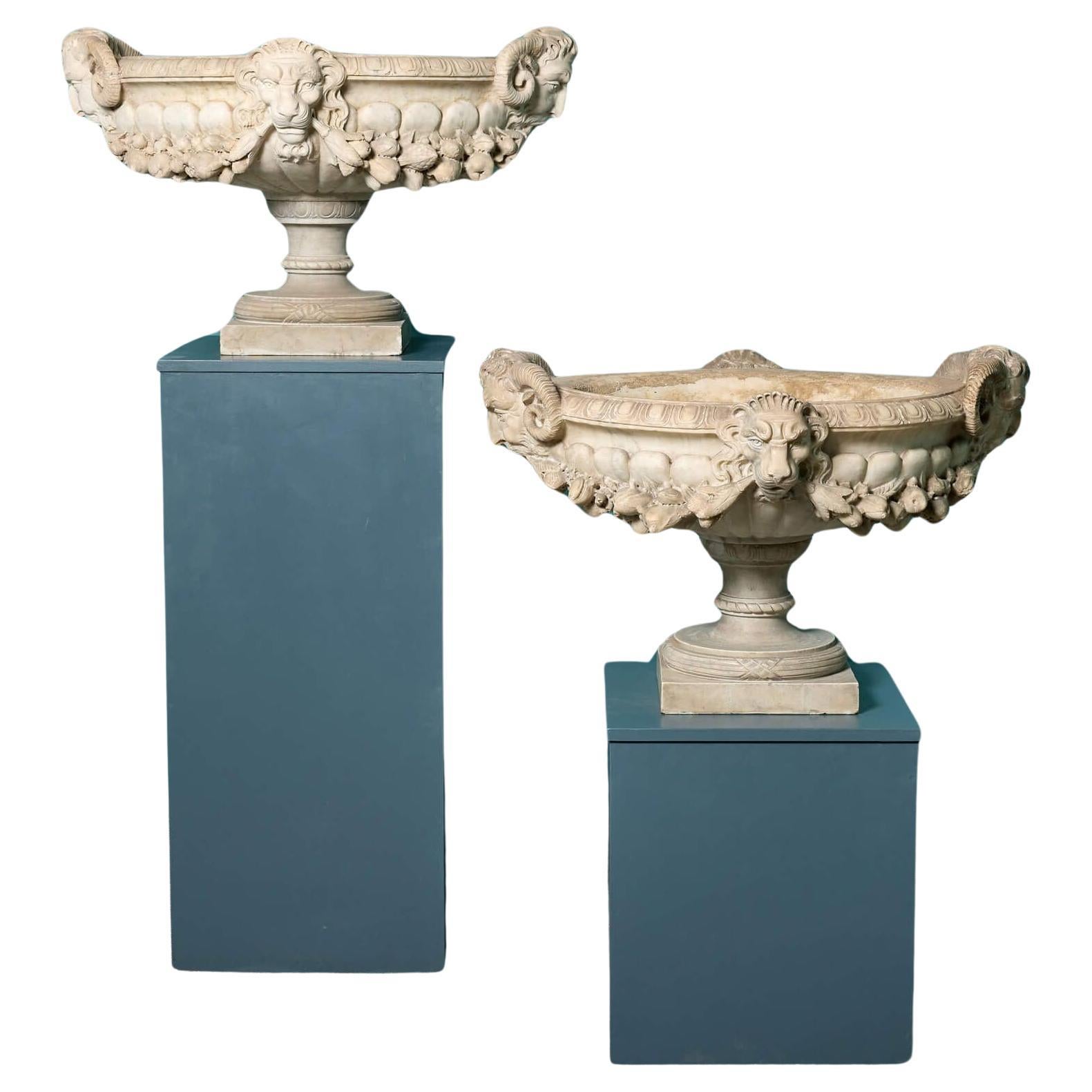 Paire d'urnes Tazza italiennes anciennes en marbre