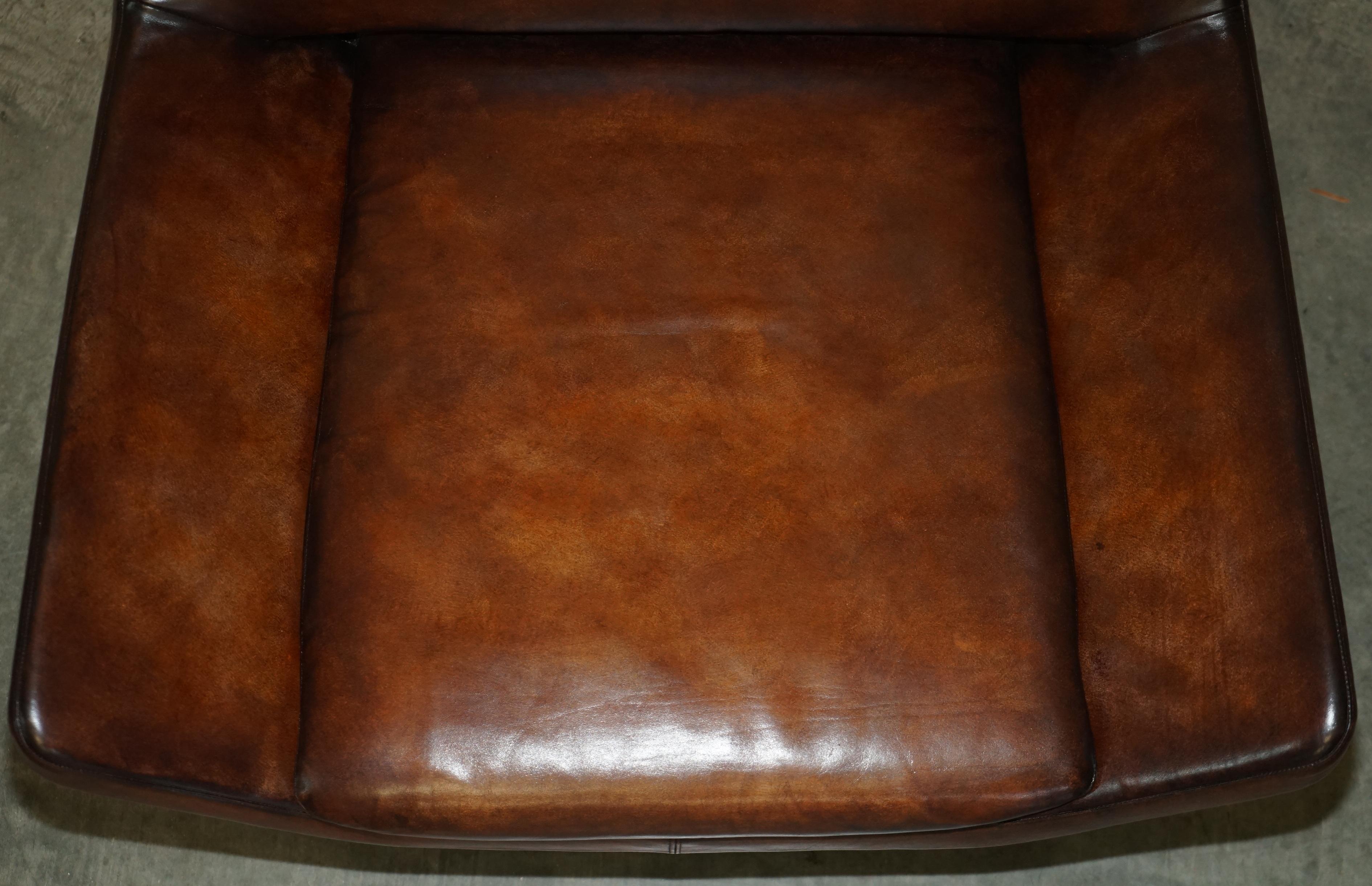 PAIR OF FINE B&B ITALIA METROPOLITAN HAND DYED BROWN LEATHER SWIVEL ARMCHAIRs For Sale 7