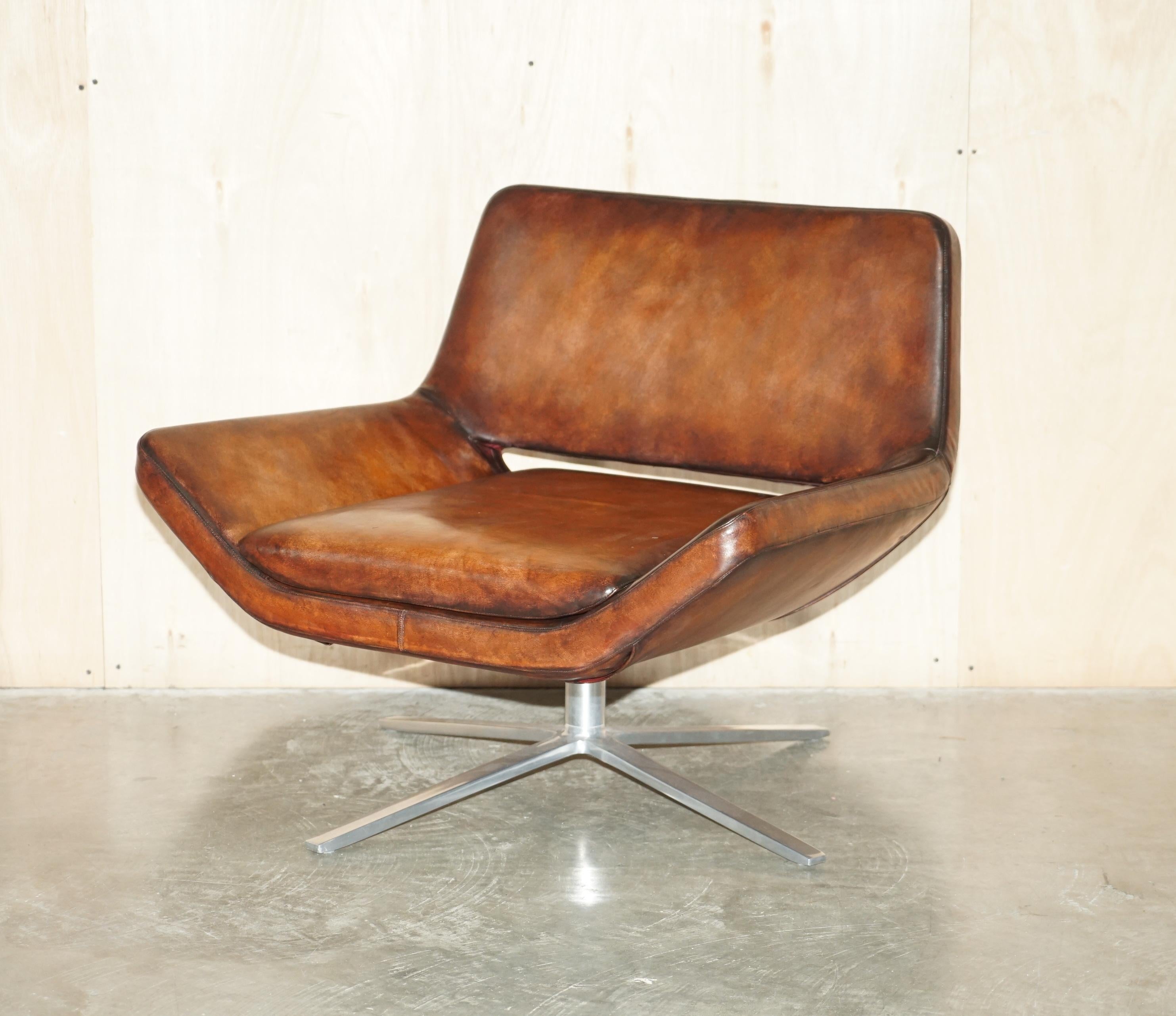Mid-Century Modern PAIR OF FINE B&B ITALIA METROPOLITAN HAND DYED BROWN LEATHER SWIVEL ARMCHAIRs For Sale