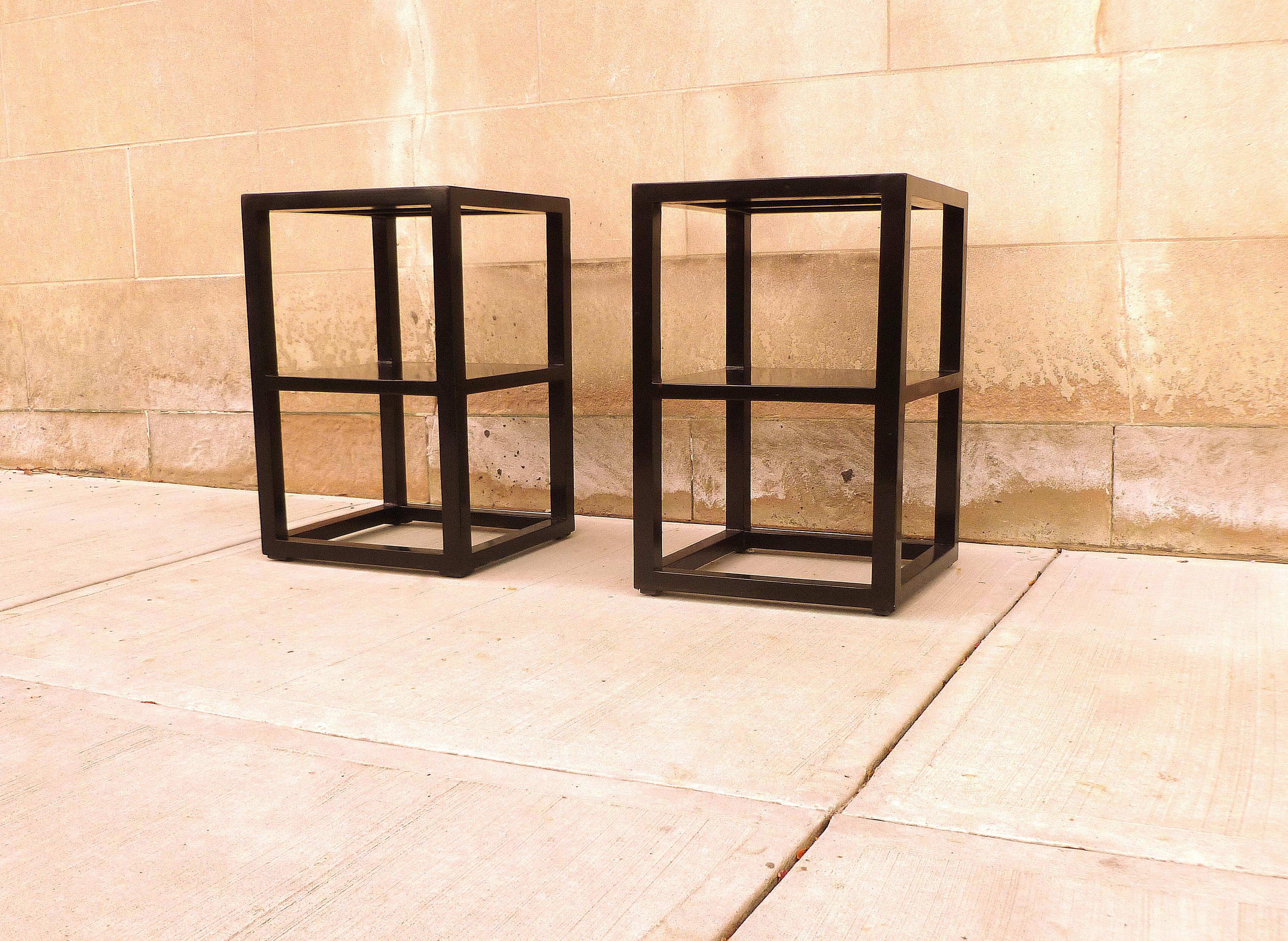 Pair of Fine Black Lacquer End Tables In Excellent Condition In Greenwich, CT