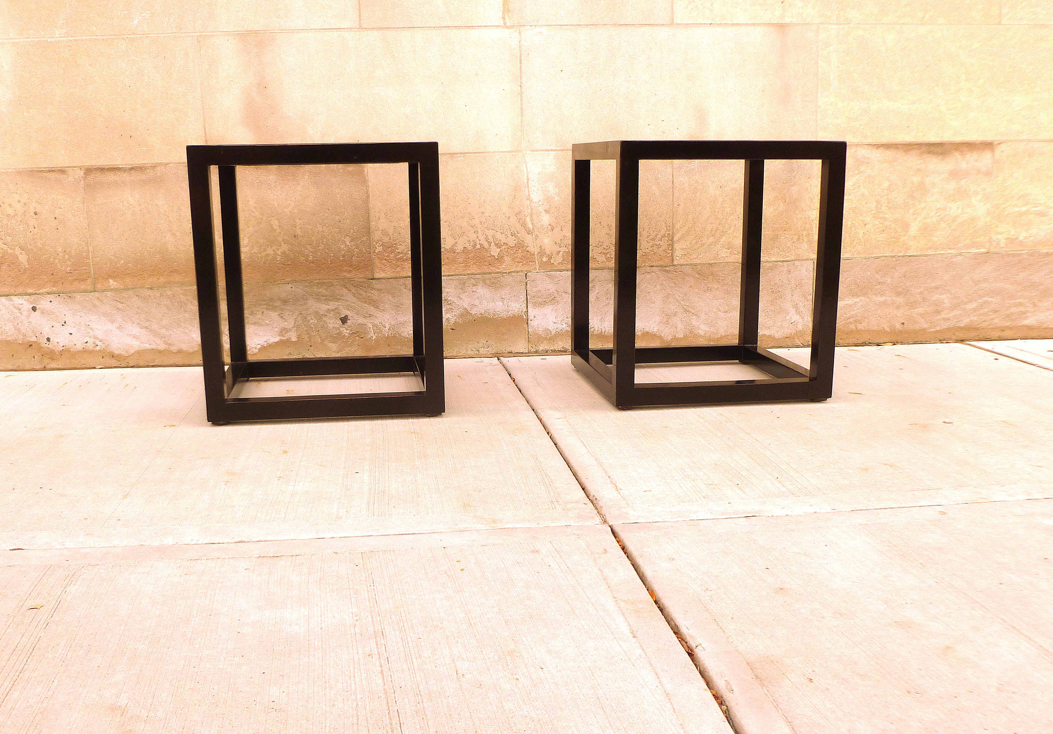 Pair of Fine Black Lacquer End Tables In Excellent Condition For Sale In Greenwich, CT