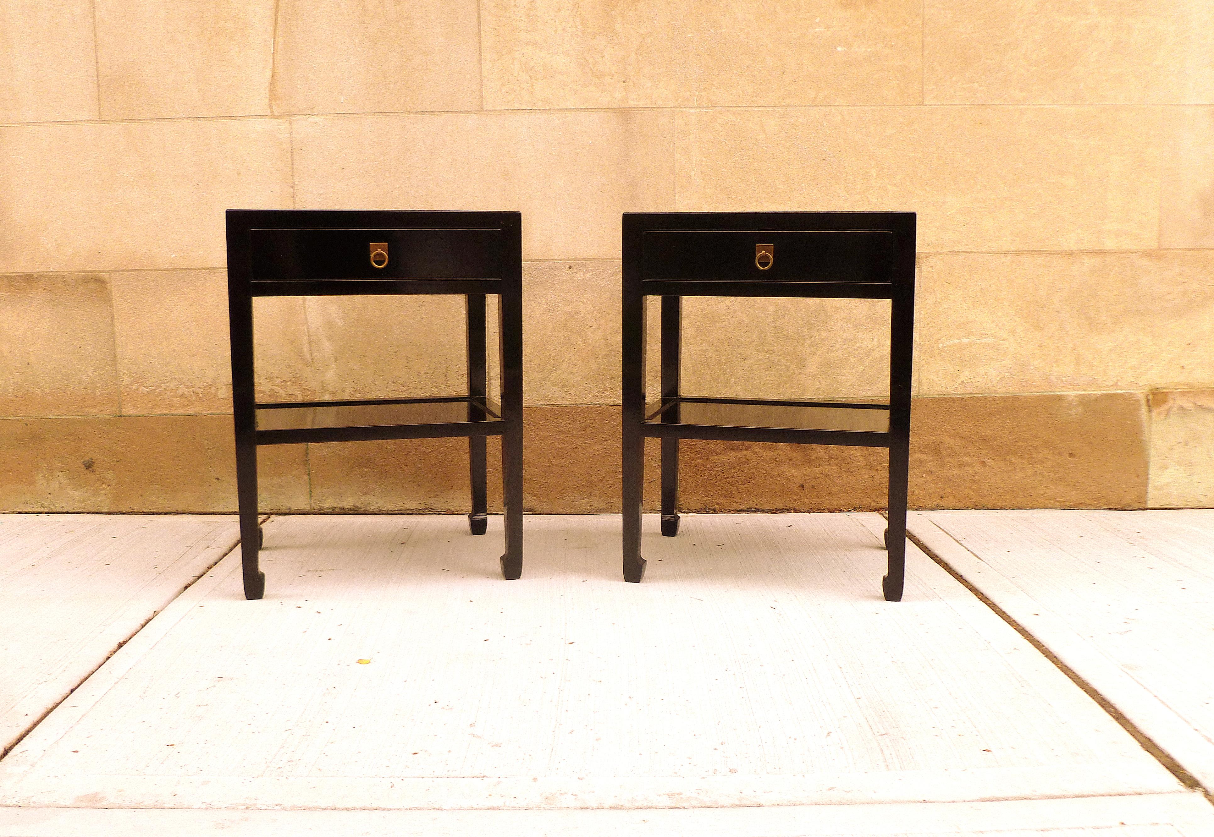 Pair of Fine Black Lacquer End Tables (20. Jahrhundert)