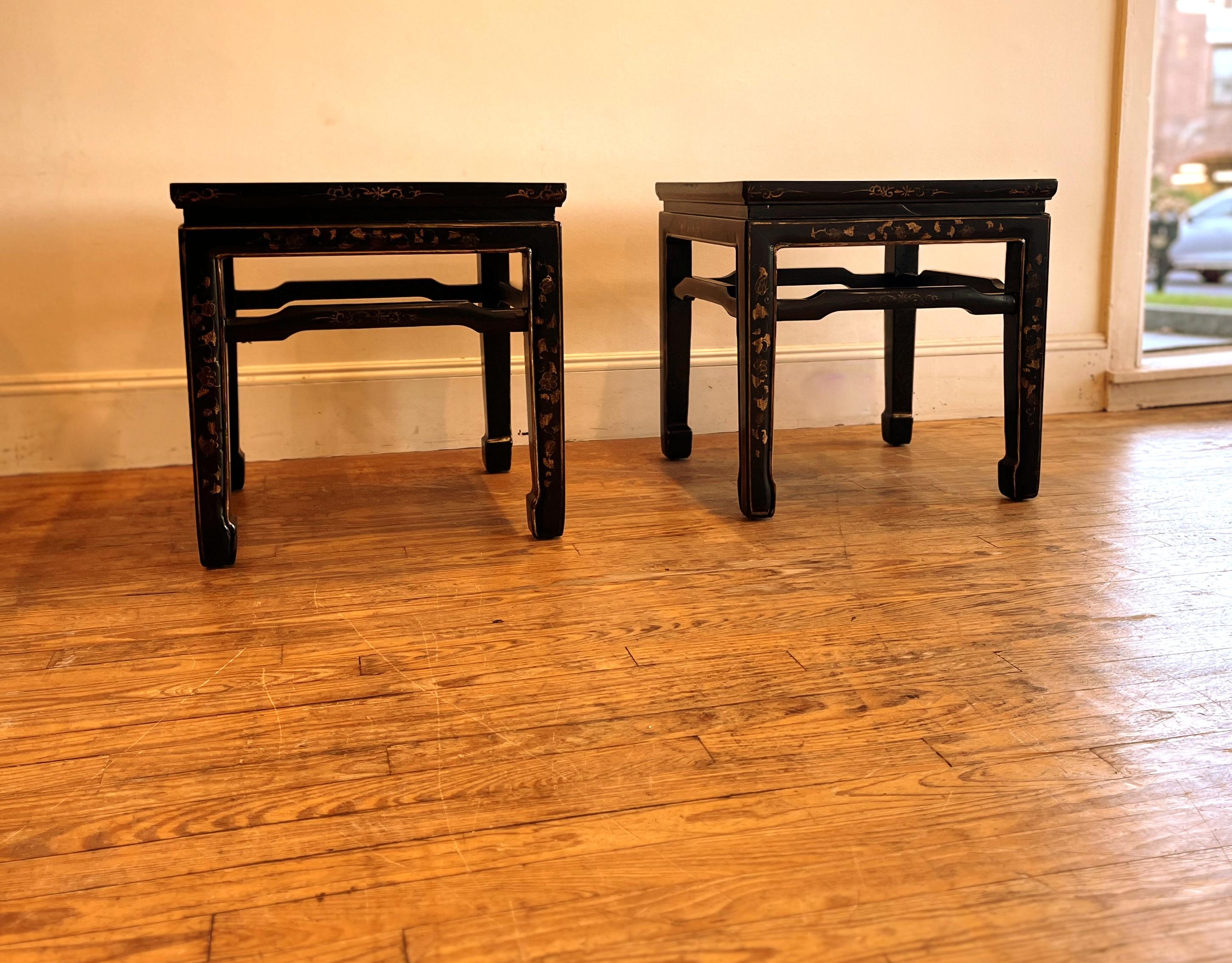 Pair of Fine Black Lacquer End Tables with Gilt Motif In Excellent Condition For Sale In Greenwich, CT